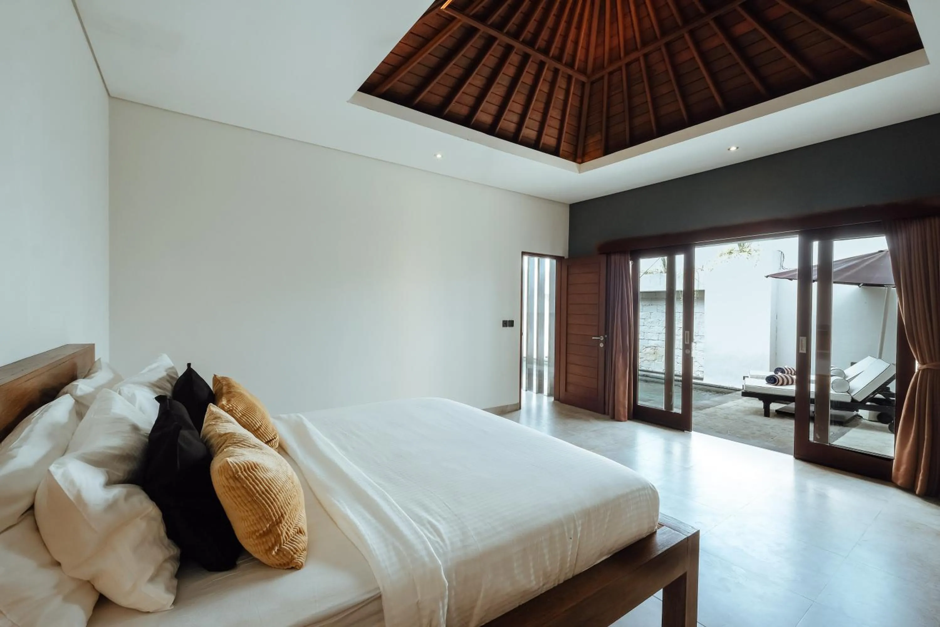 Bed in Villa Clove Cemagi