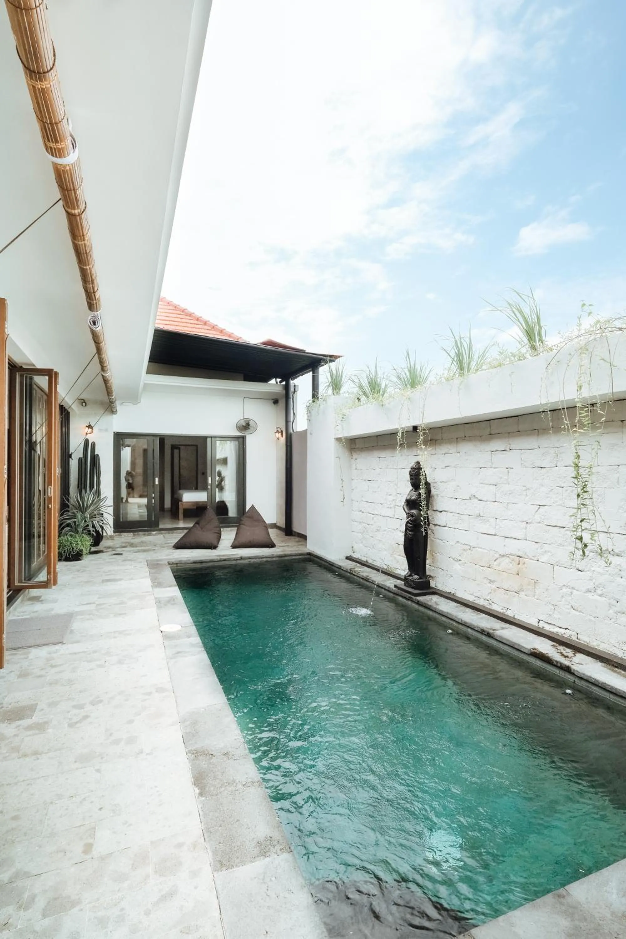 Day in Villa Clove Cemagi