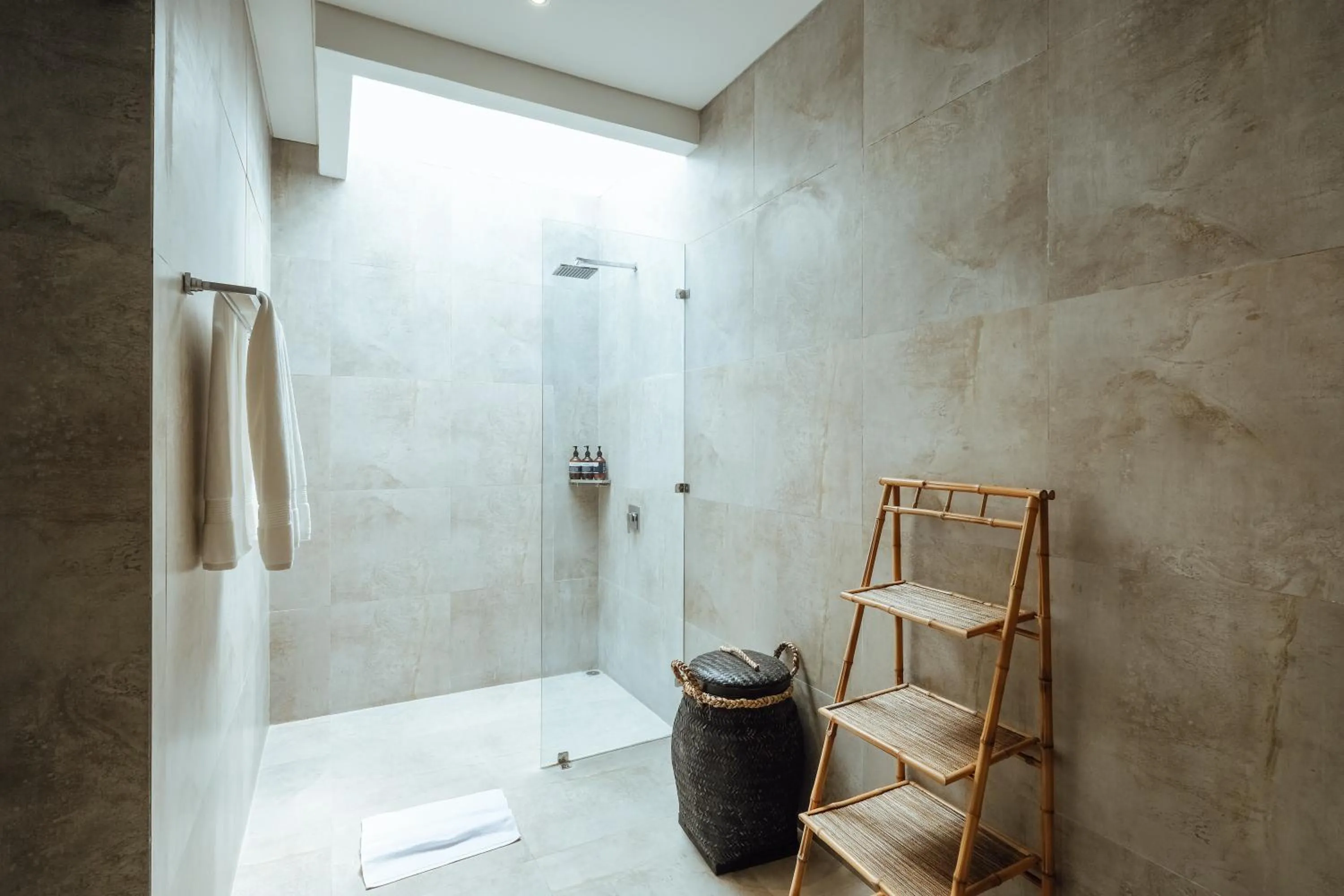 Shower in Villa Clove Cemagi