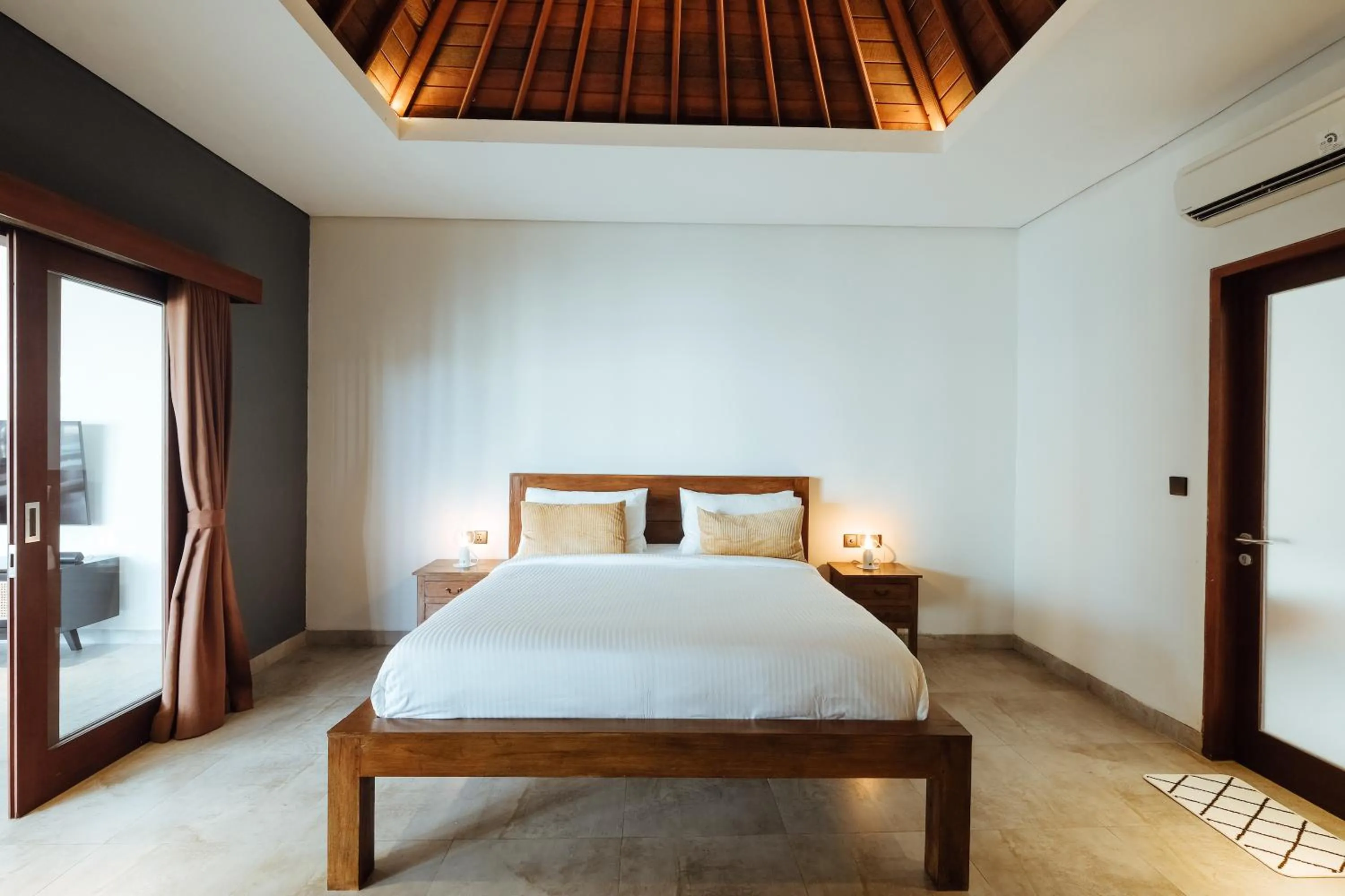 Bed in Villa Clove Cemagi