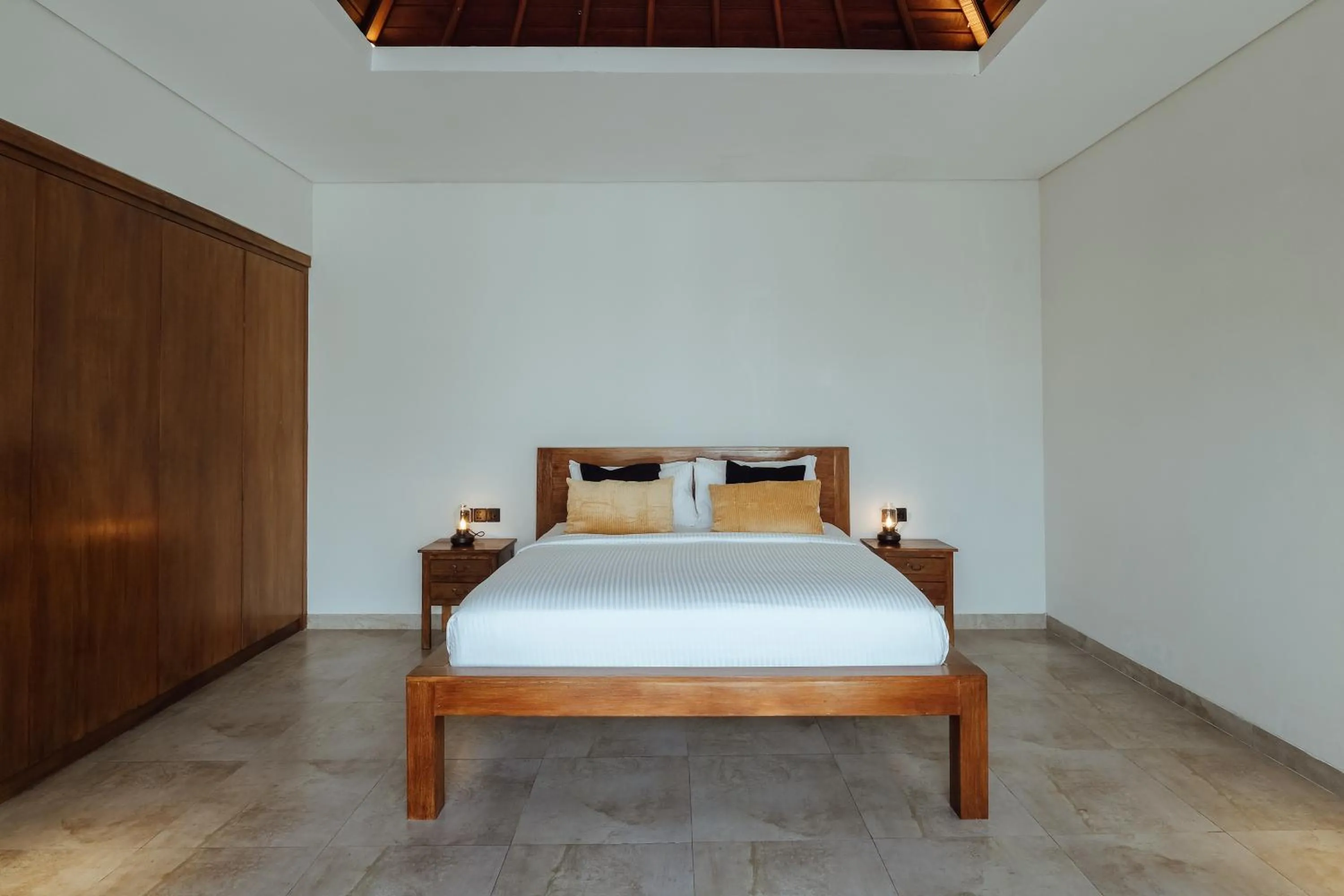 Bed in Villa Clove Cemagi