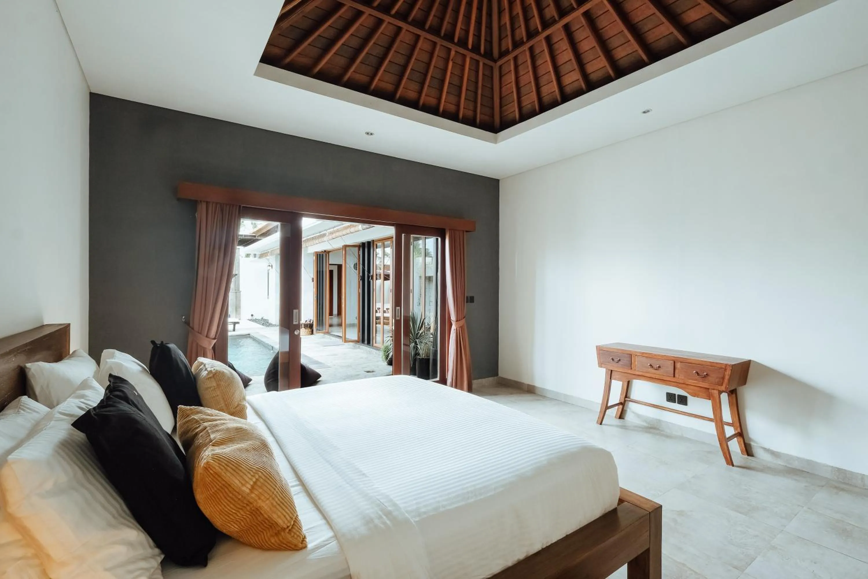 Bed in Villa Clove Cemagi