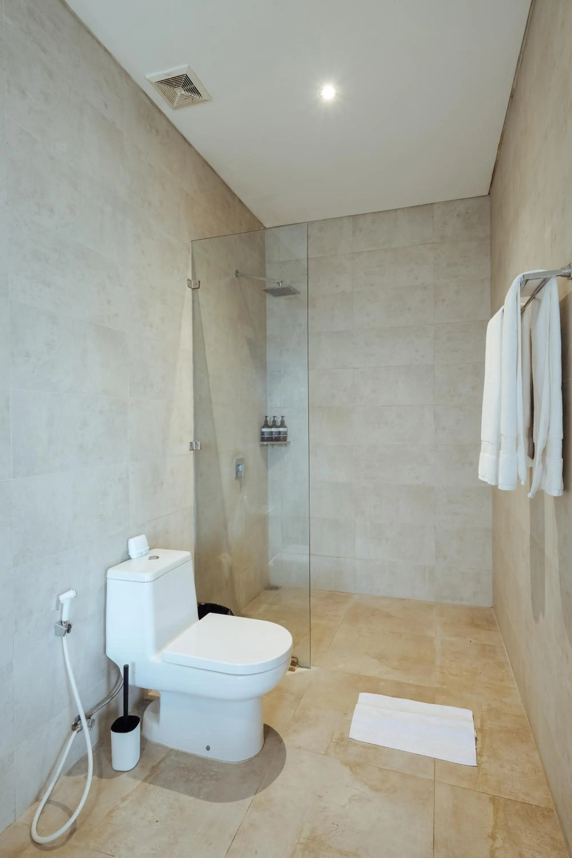 Shower in Villa Clove Cemagi