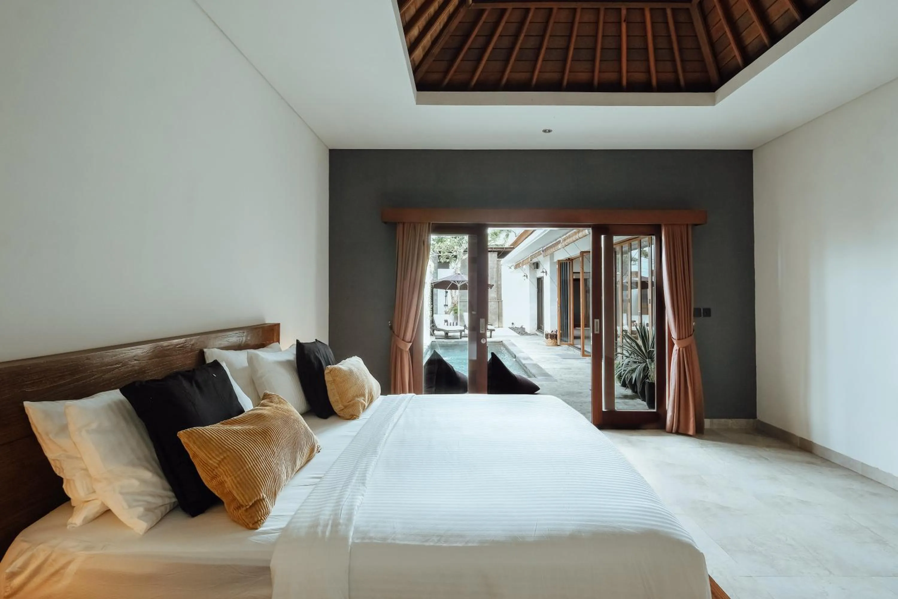 Bed in Villa Clove Cemagi