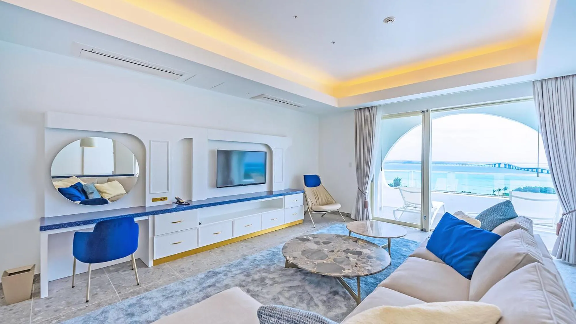 Photo of the whole room in SANTORINI HOTEL&VILLAS MIYAKOJIMA