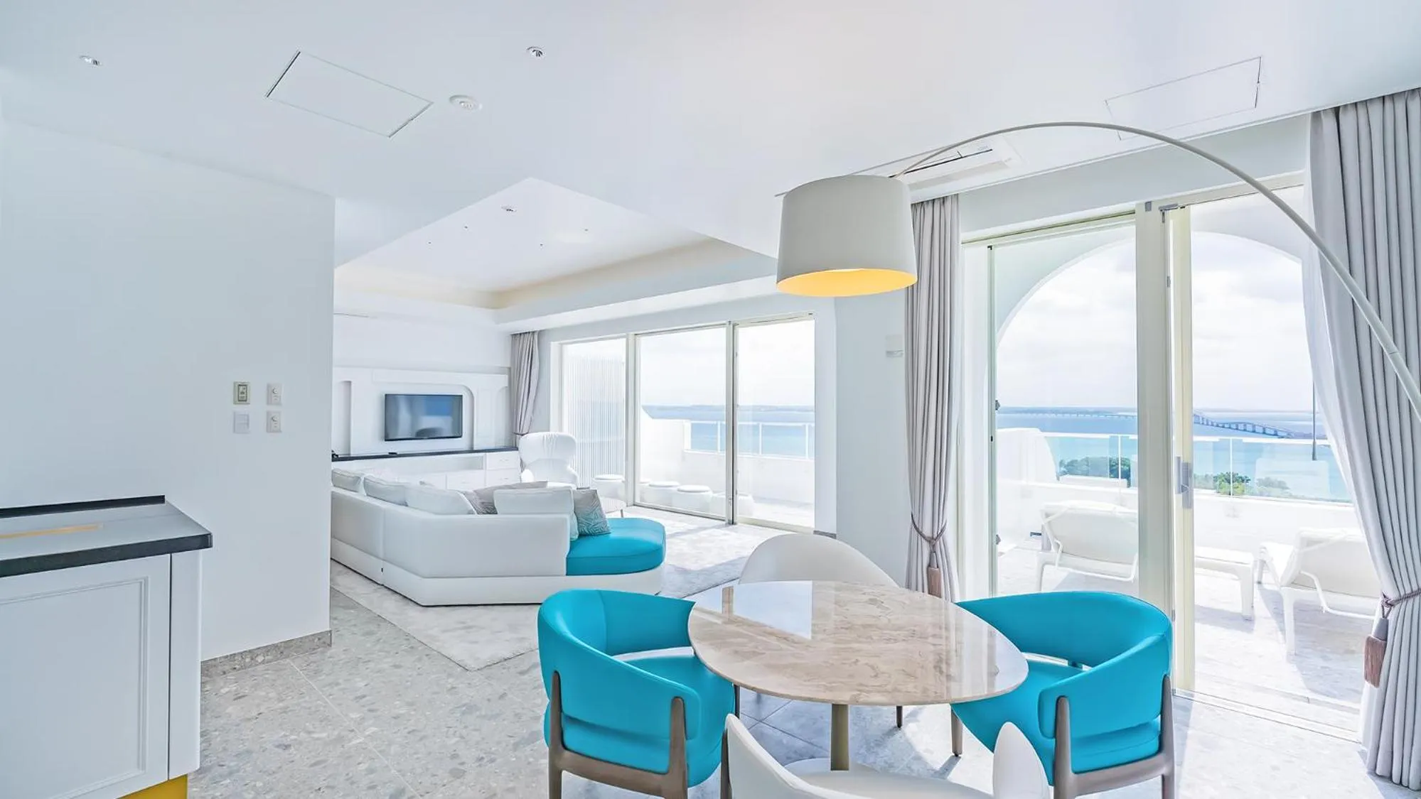 Photo of the whole room in SANTORINI HOTEL&VILLAS MIYAKOJIMA