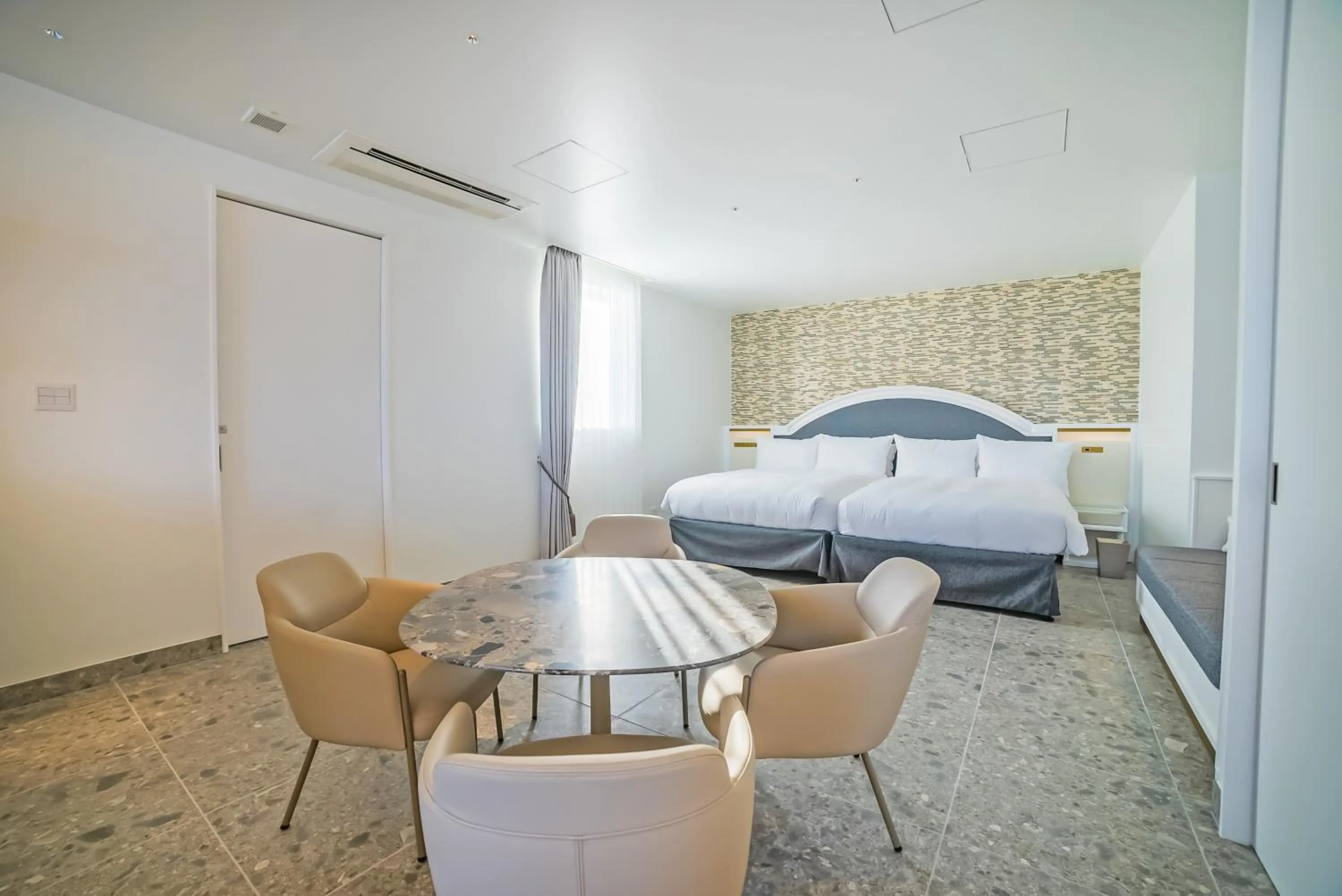 Bed in SANTORINI HOTEL&VILLAS MIYAKOJIMA