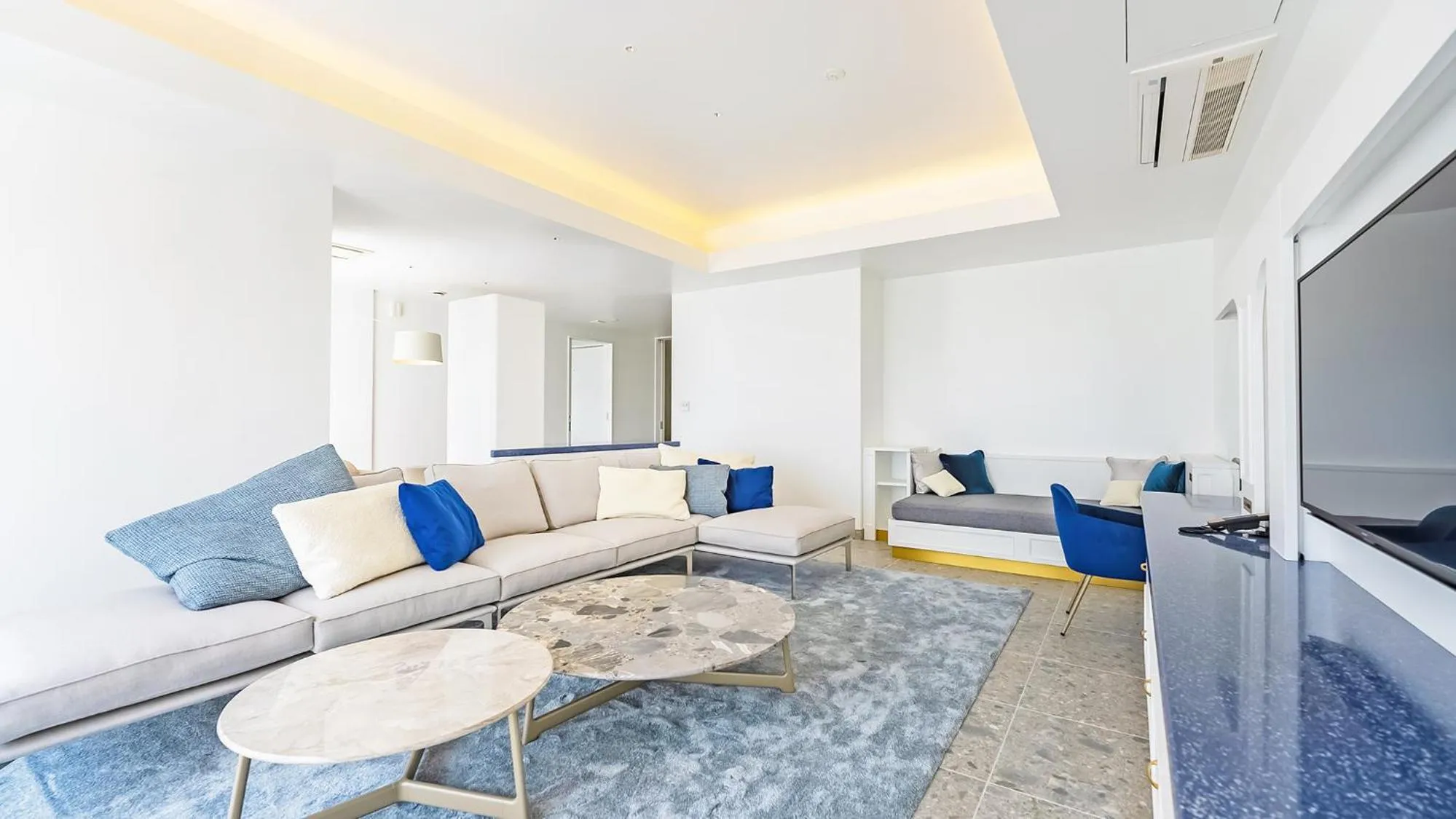 Photo of the whole room in SANTORINI HOTEL&VILLAS MIYAKOJIMA