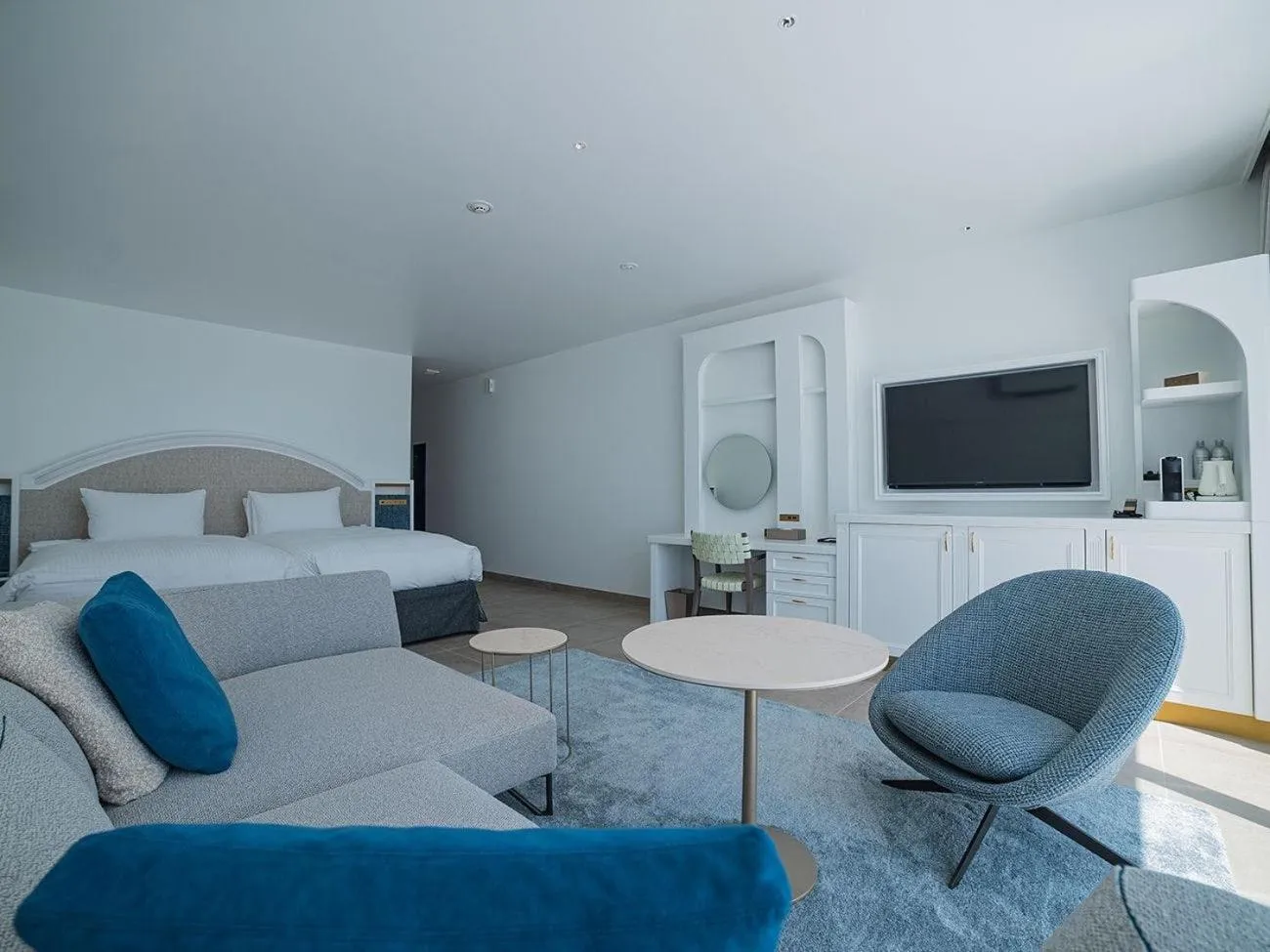 Living room, Bed in SANTORINI HOTEL&VILLAS MIYAKOJIMA