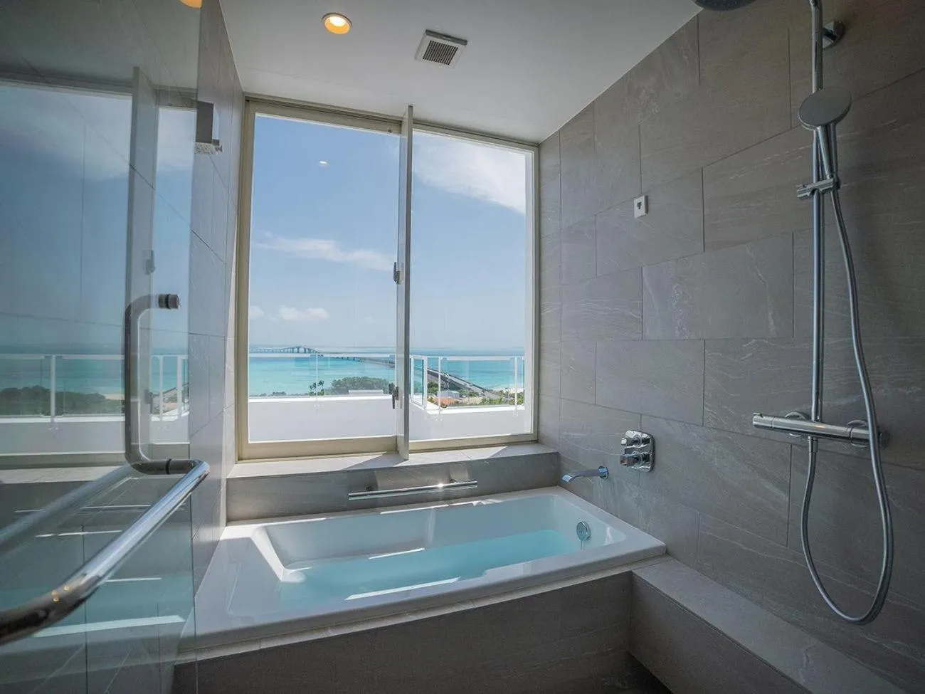 Bath in SANTORINI HOTEL&VILLAS MIYAKOJIMA