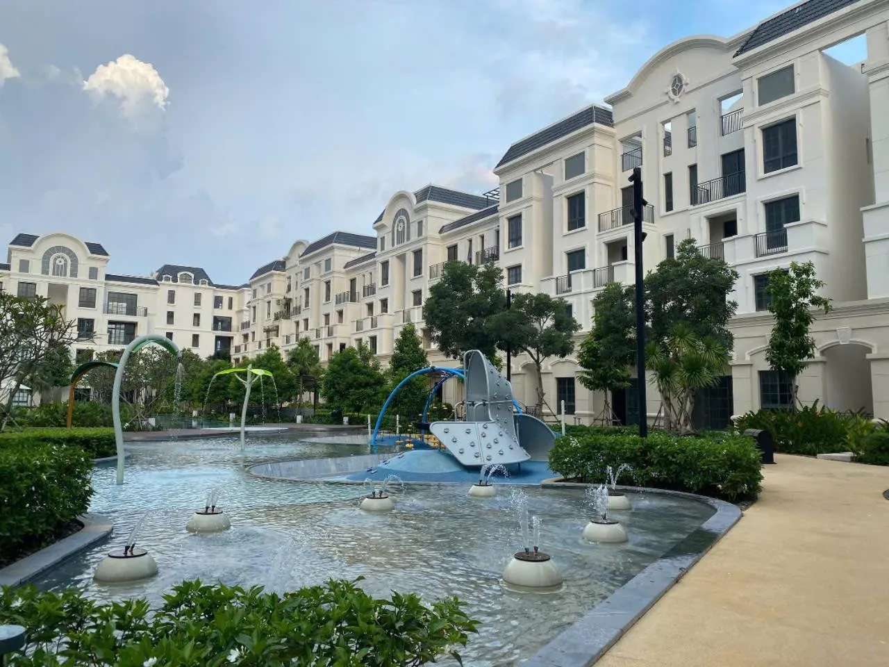 Aqua park in Thong Dong Homestay