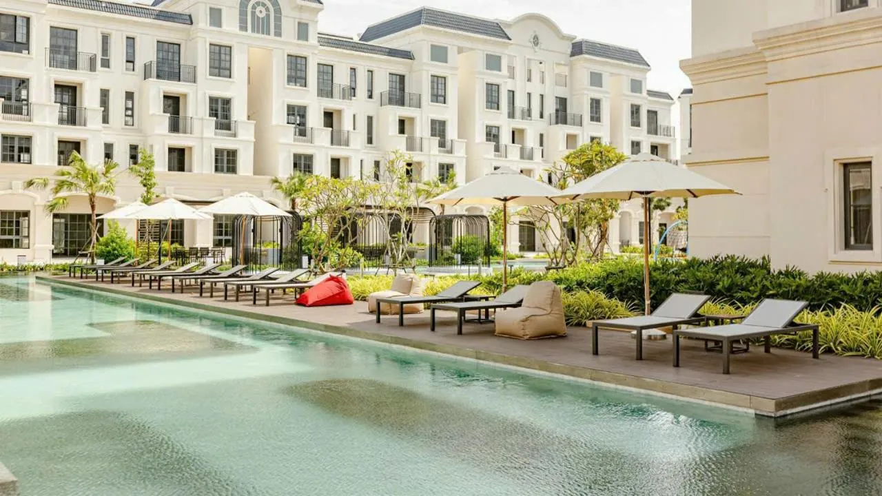 Swimming pool in Thong Dong Homestay