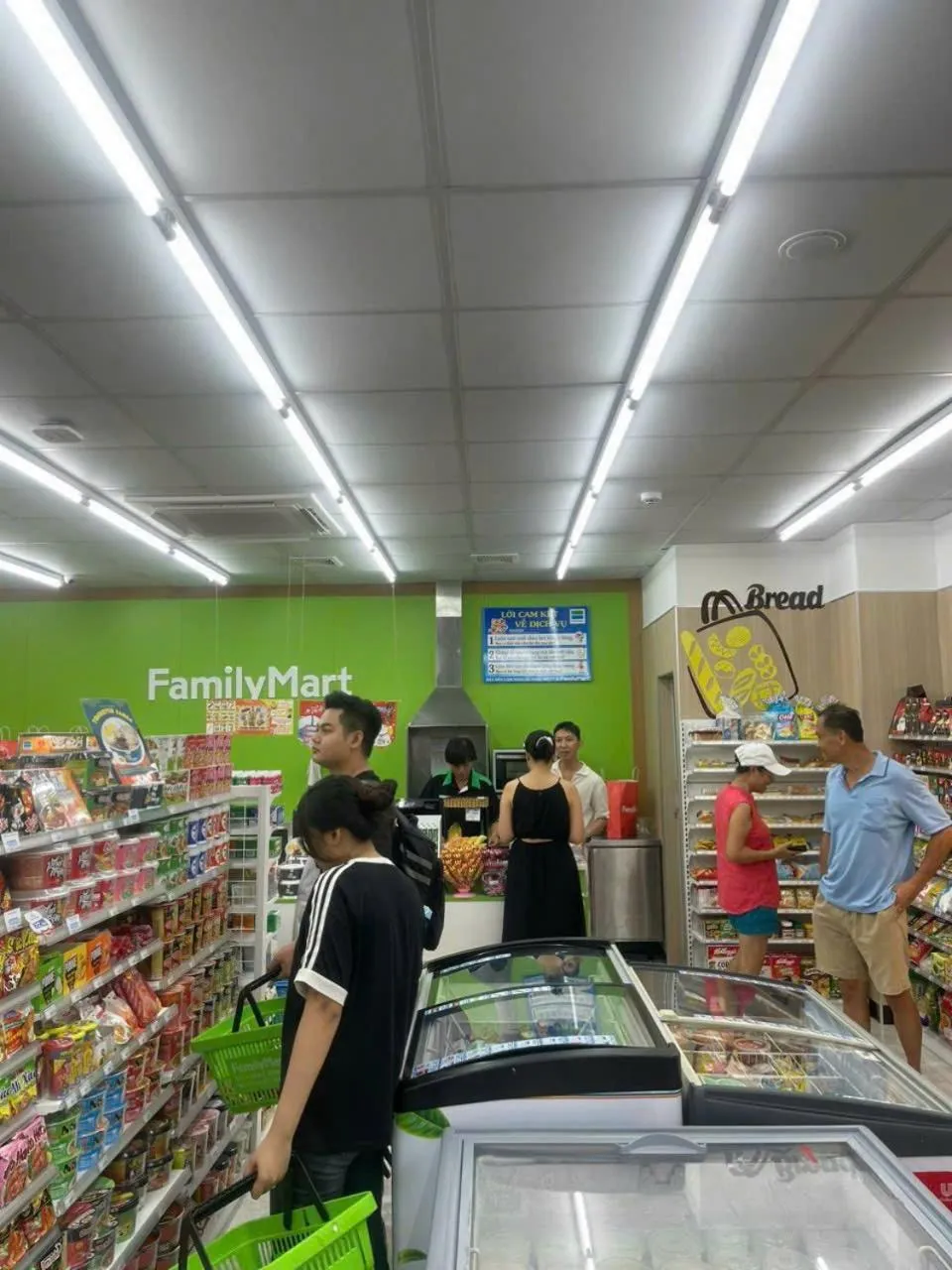 Supermarket/grocery shop in Thong Dong Homestay