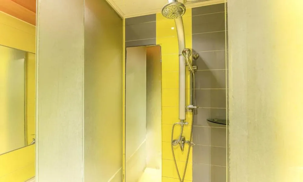 Shower in Dongtan BobosHotel