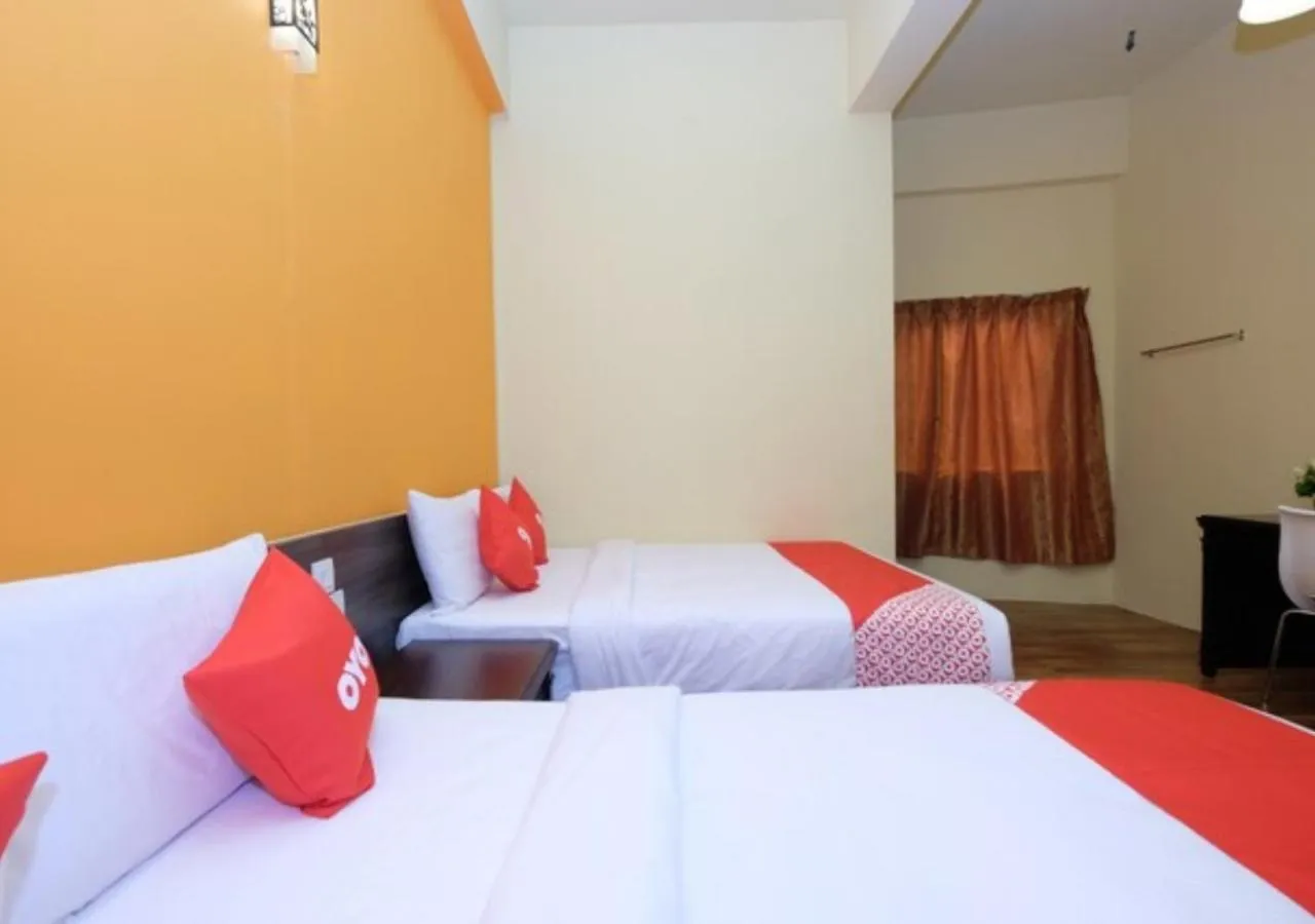 Photo of the whole room, Bed in Hotel Tudor Home Inn Cameron Highlands