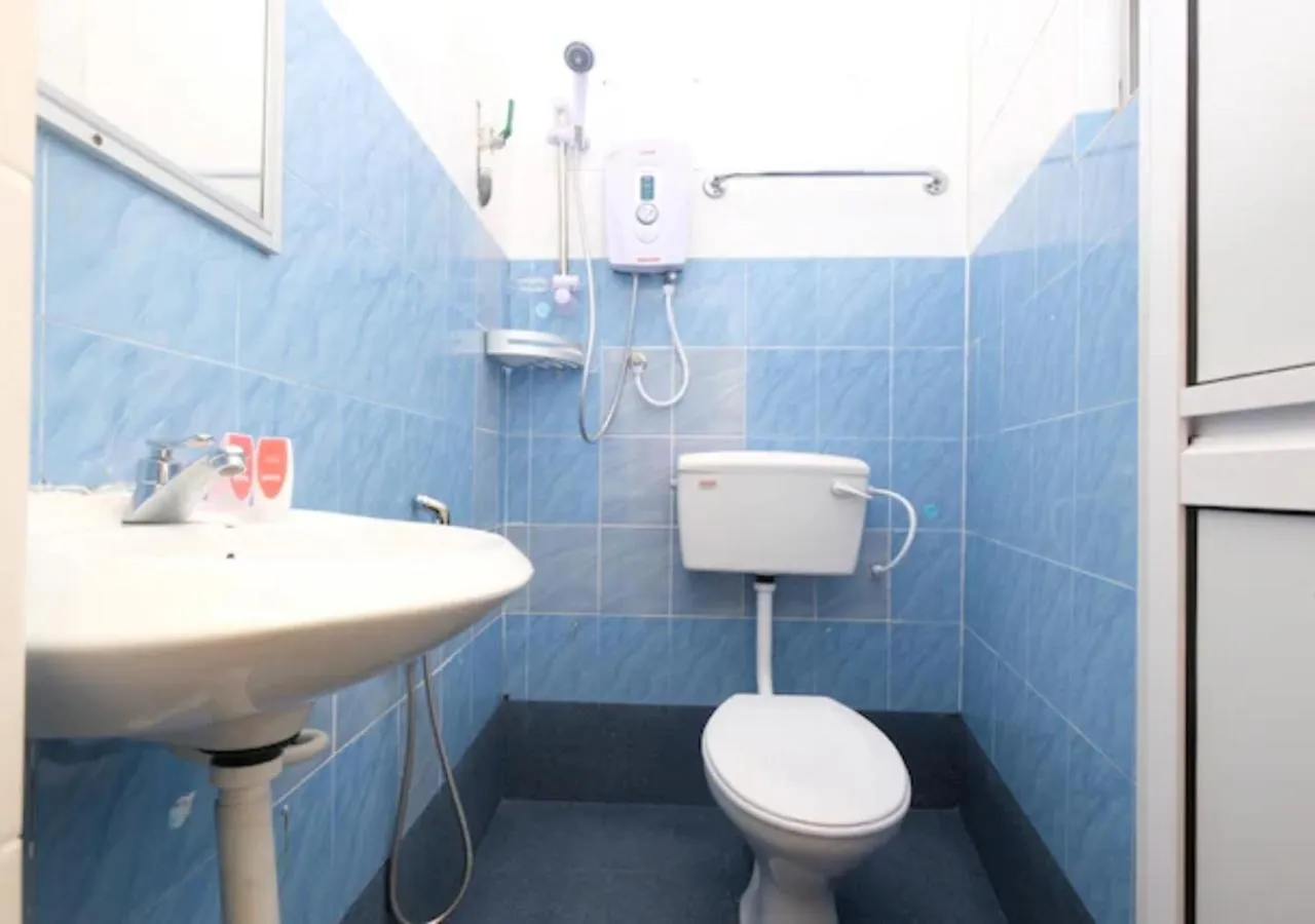 Shower in Hotel Tudor Home Inn Cameron Highlands