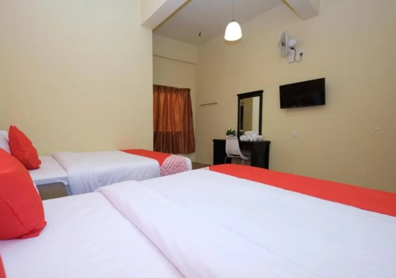 Communal lounge/ TV room, Bed in Hotel Tudor Home Inn Cameron Highlands