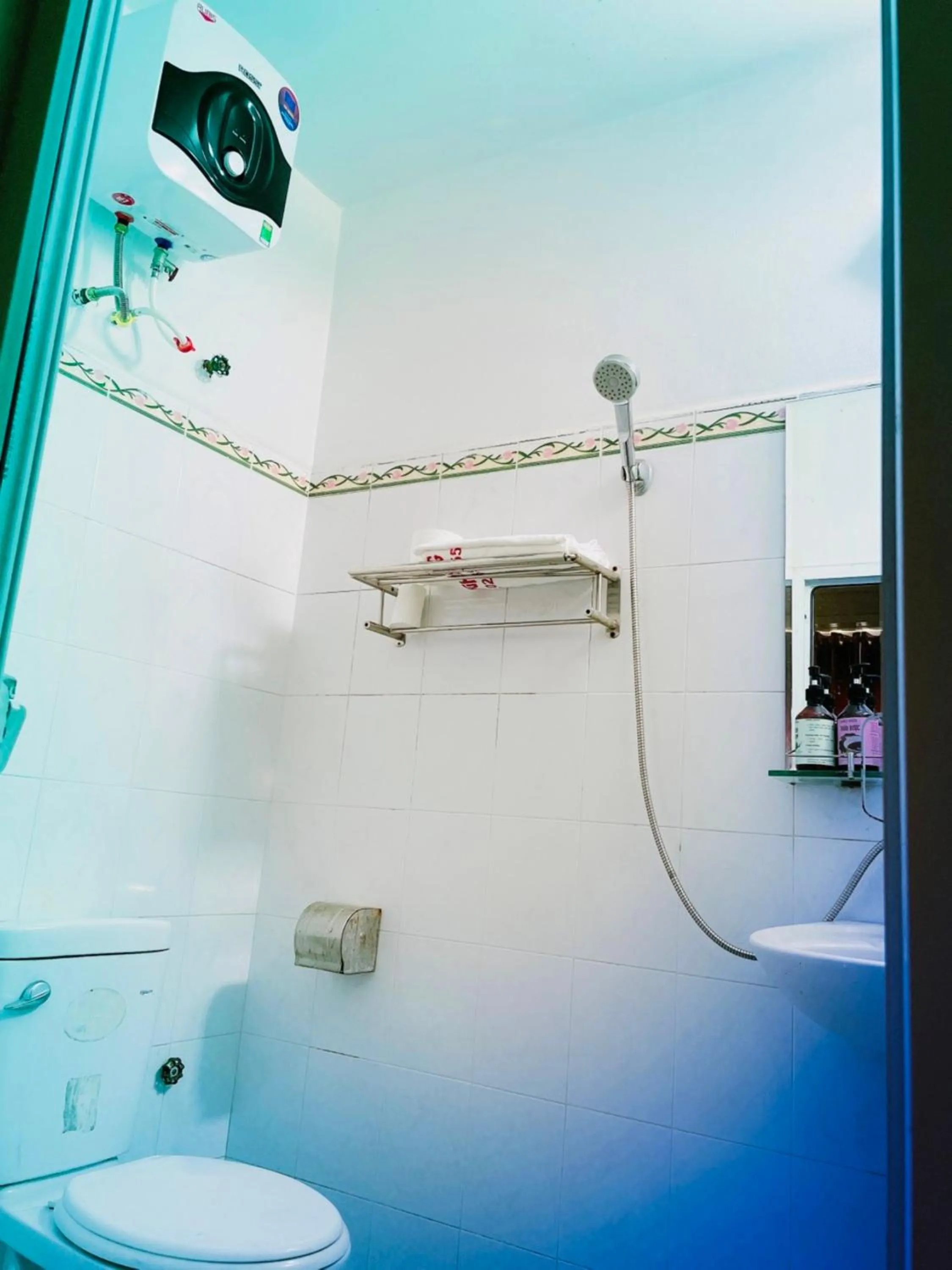 Bathroom in Thắng Lợi Hotel