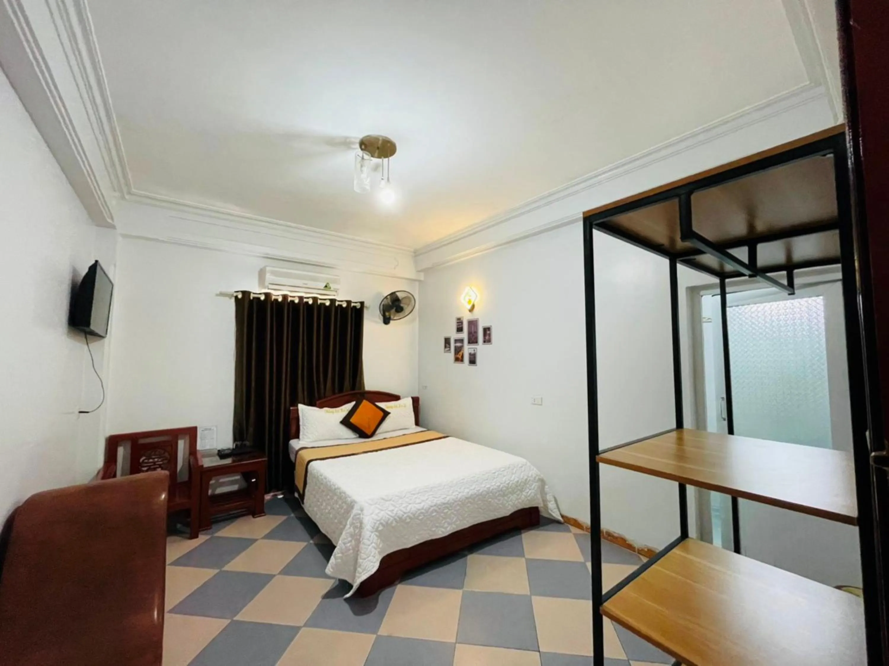 Bedroom, Bed in Thắng Lợi Hotel