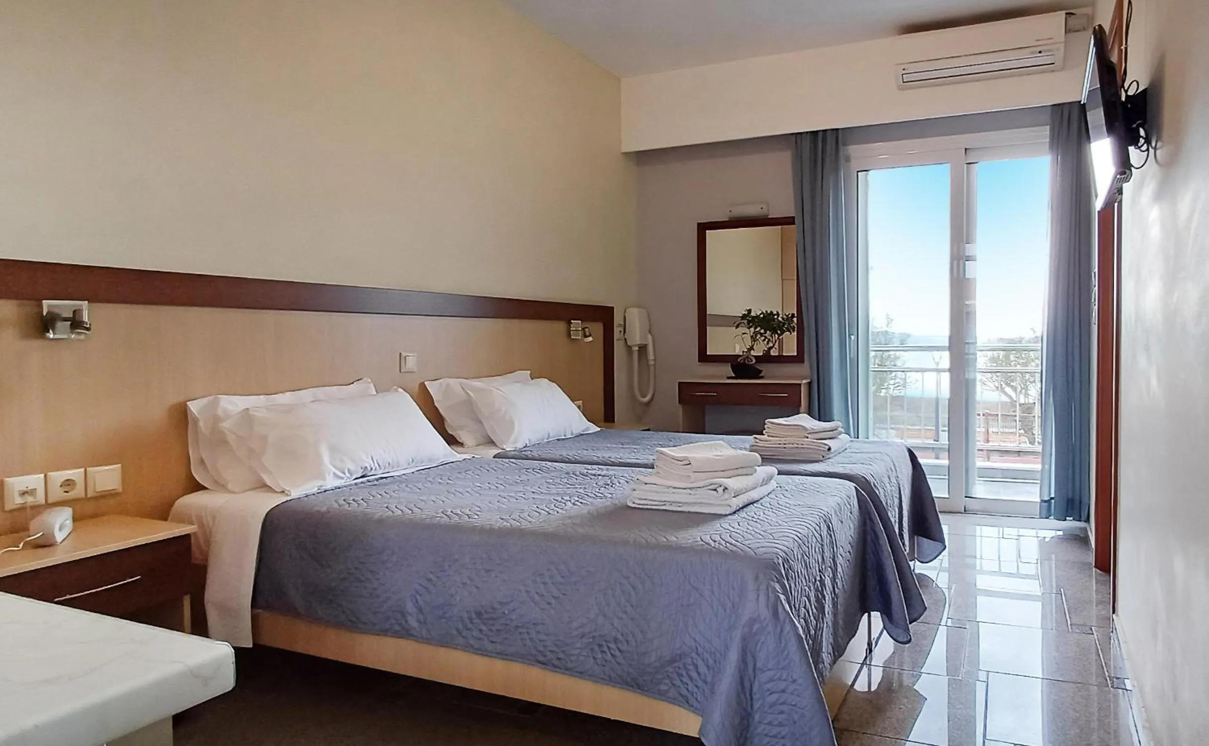 Bedroom, Bed in Arisvi All Seasons Hotel