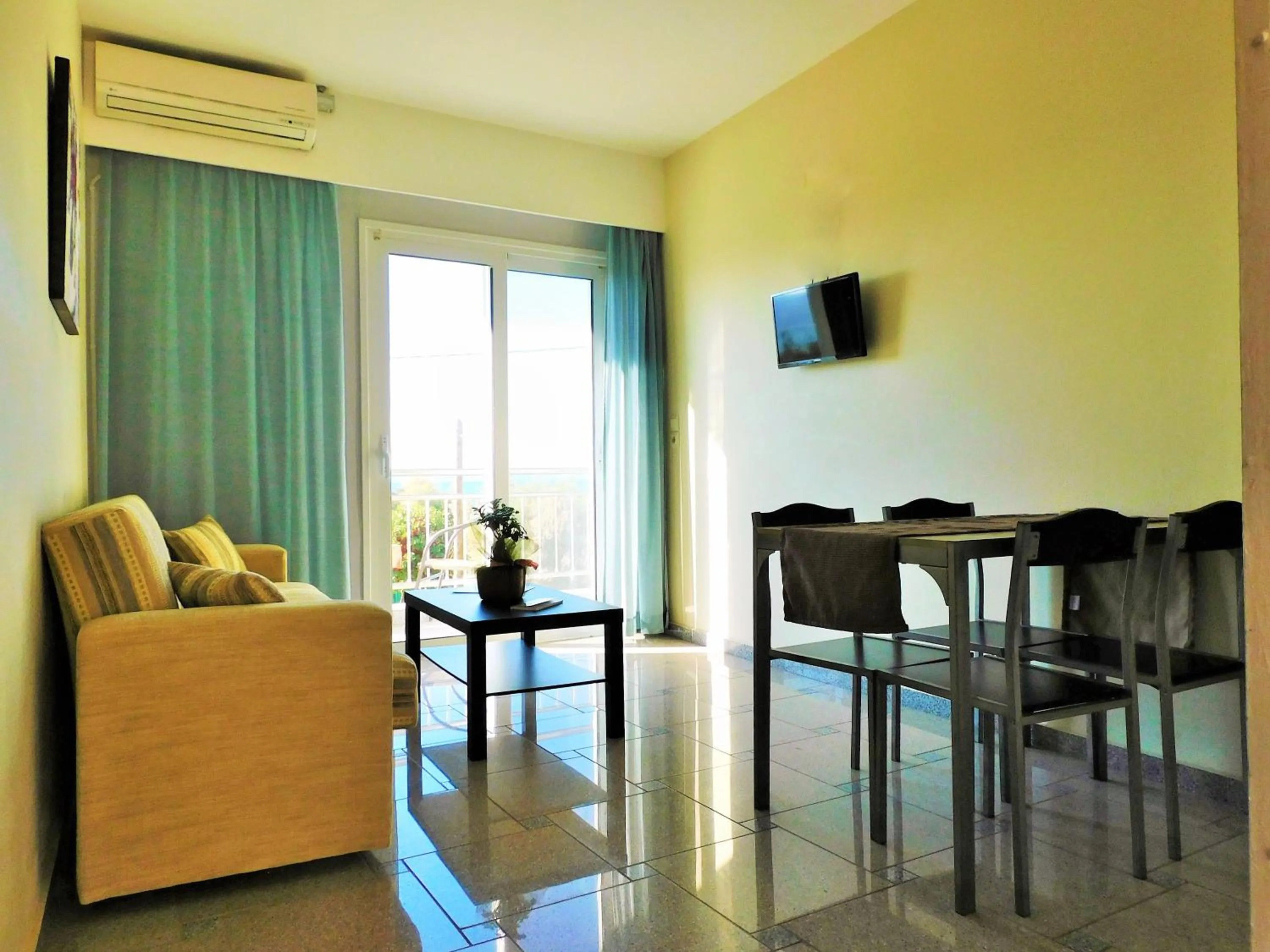 Living room in Arisvi All Seasons Hotel