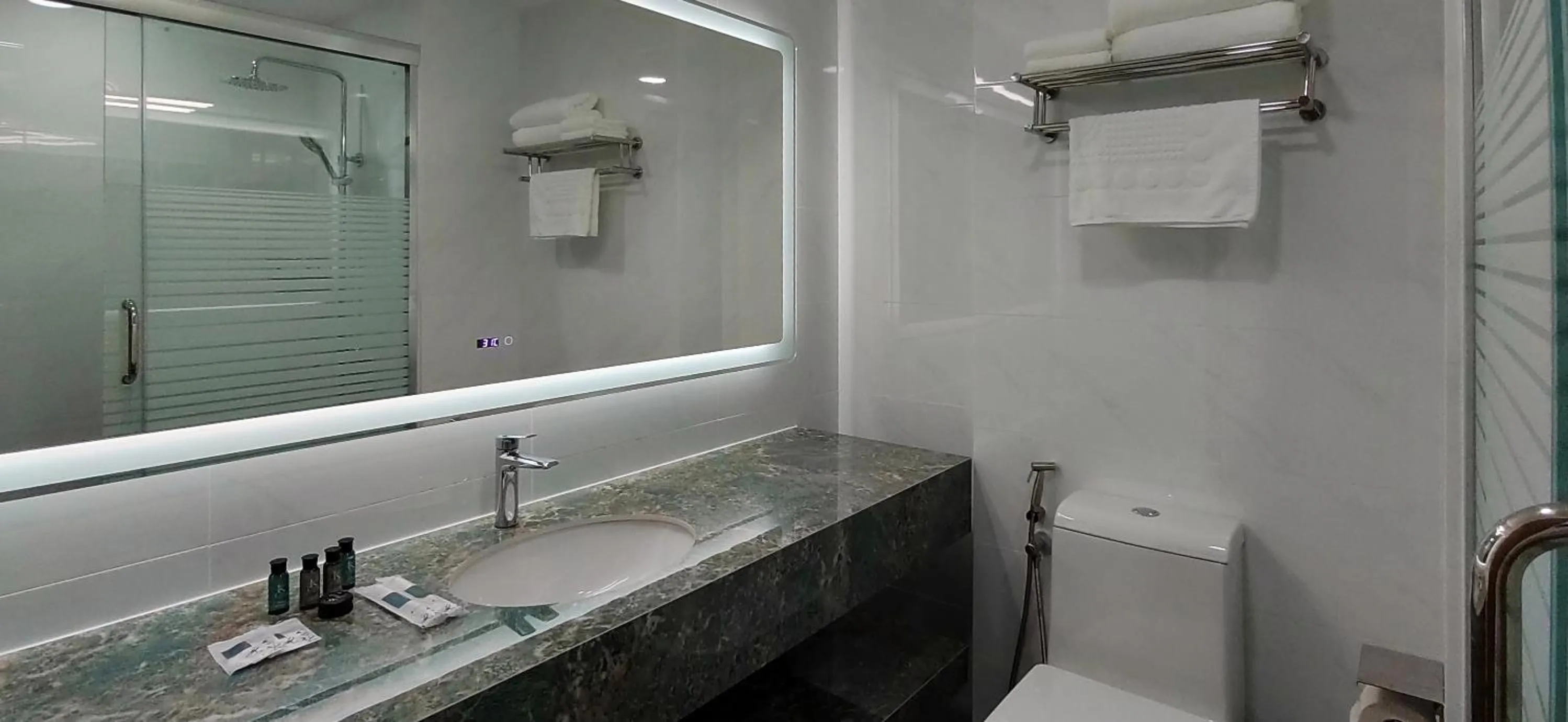 Bathroom in Hotel Kapalai Semporna