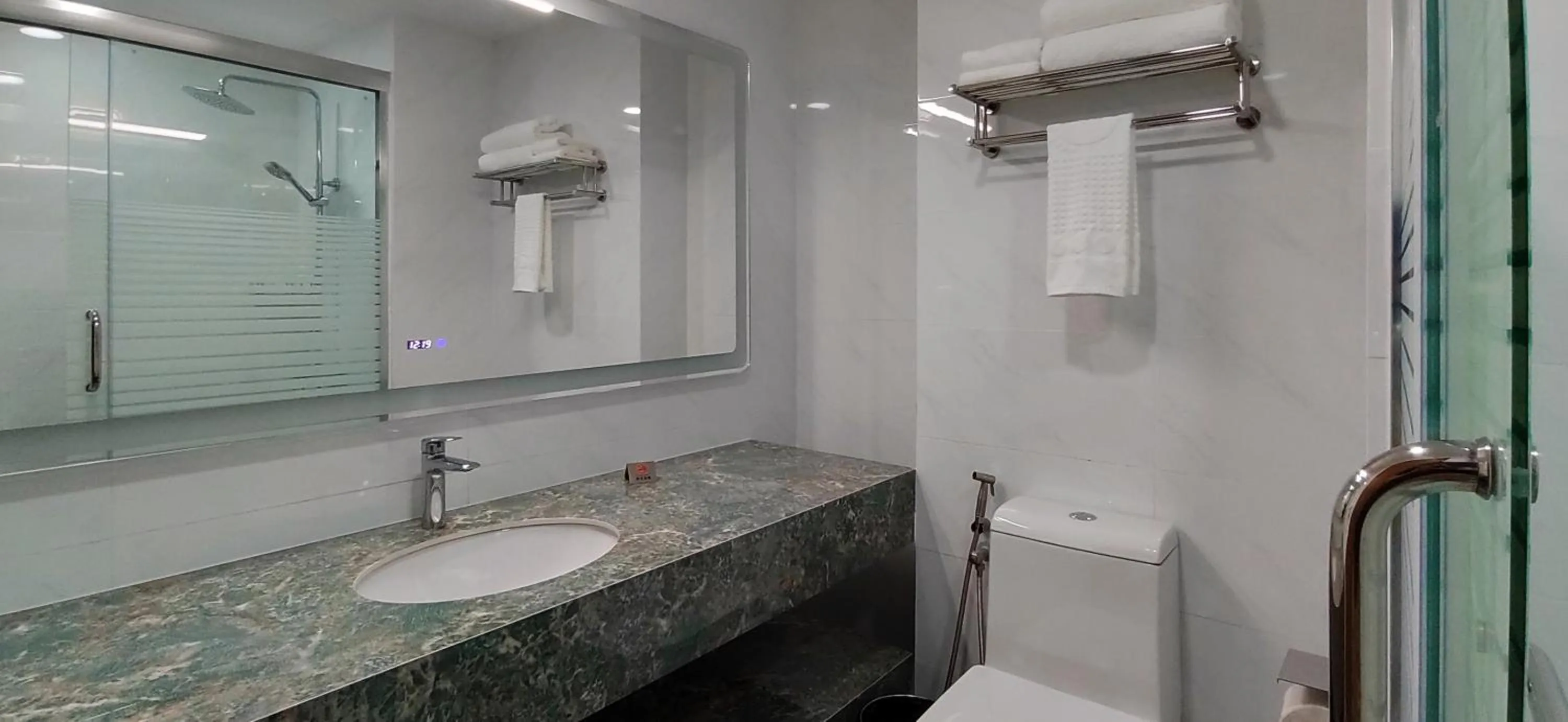 Toilet in Hotel Kapalai Semporna