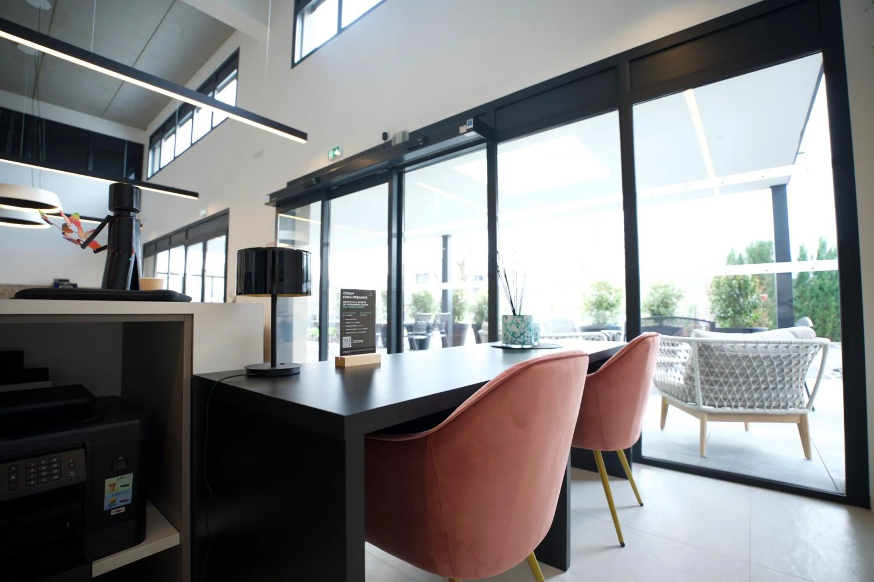 Lobby or reception in Arrow Hôtel