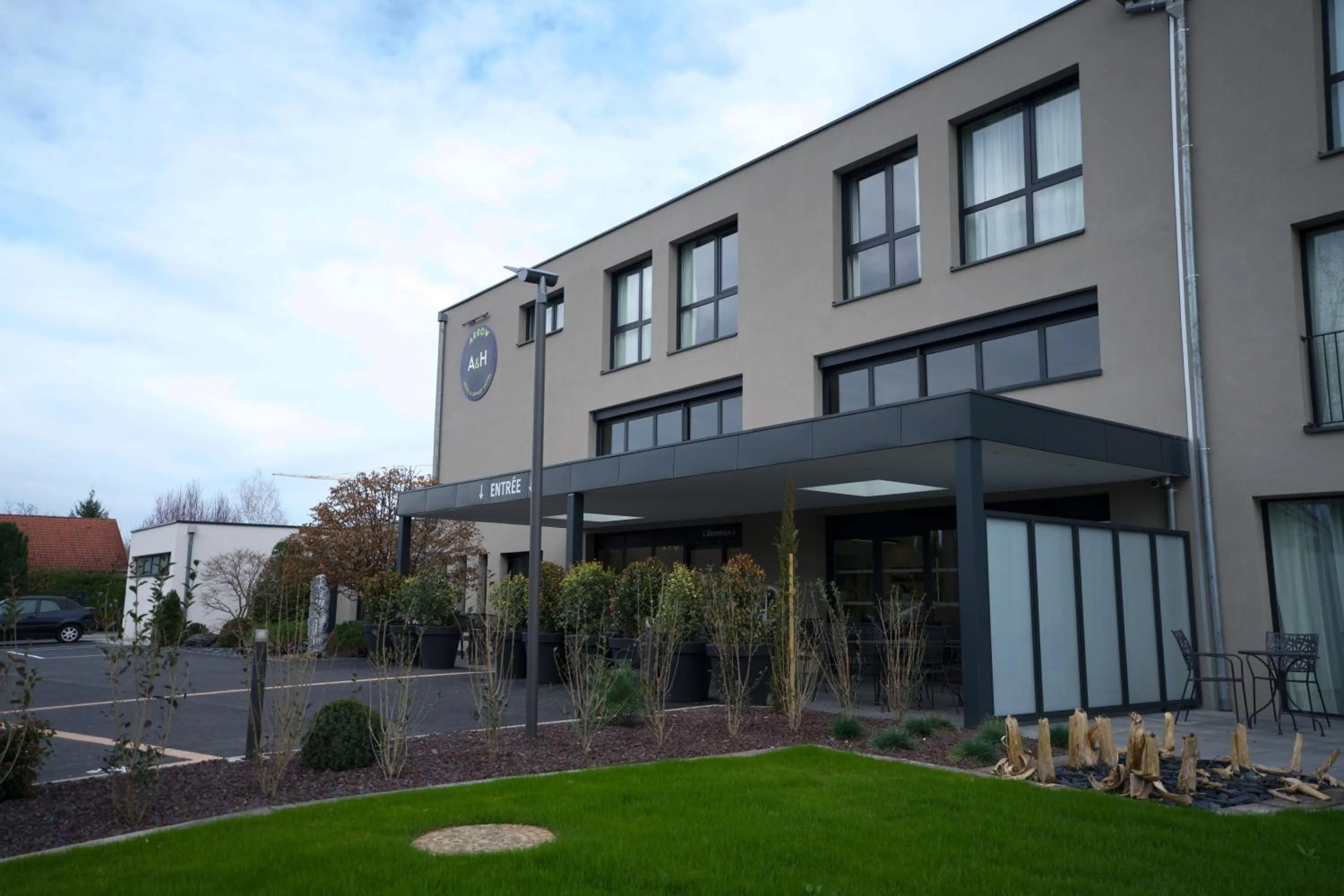 Property building in Arrow Hôtel