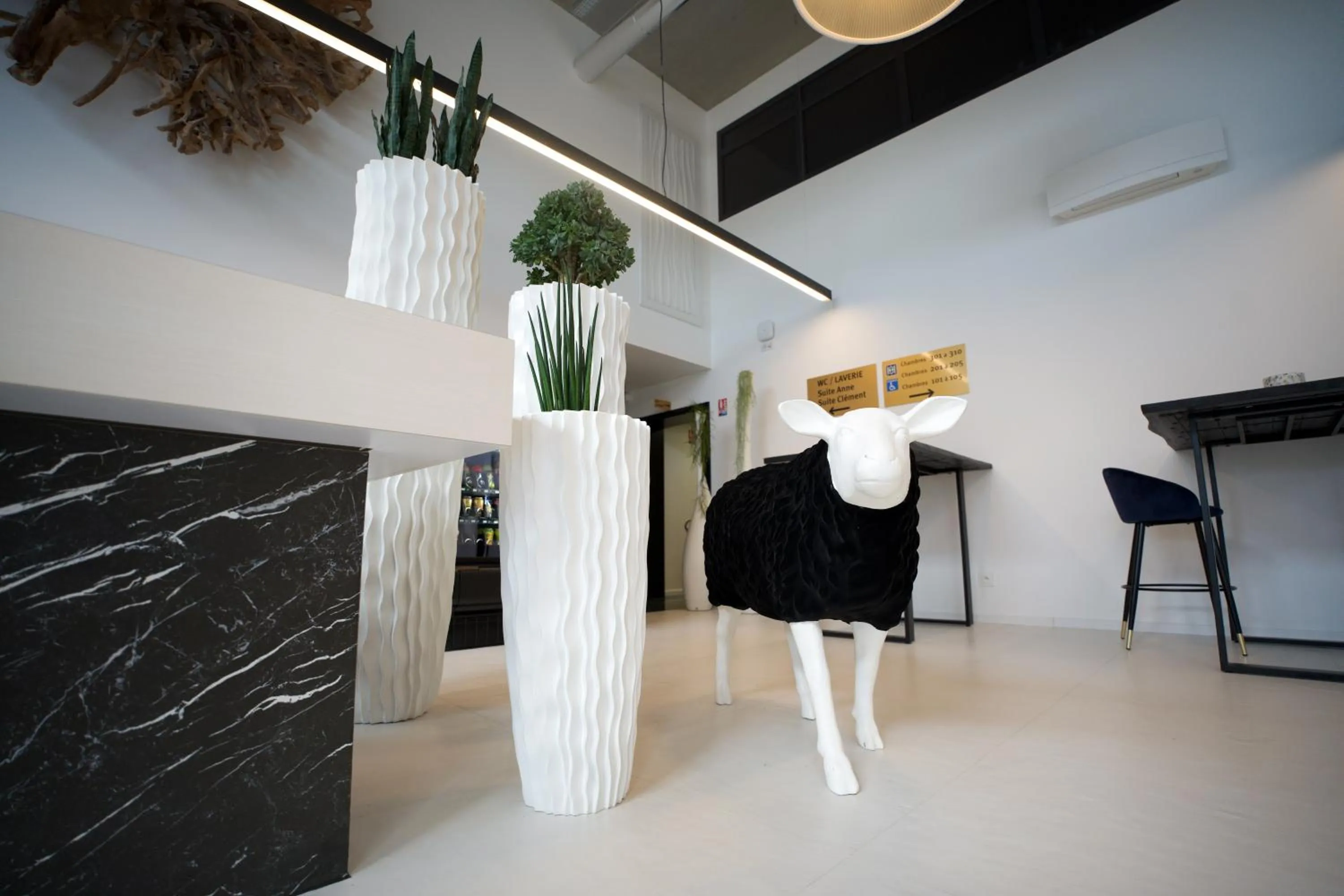 Lobby or reception in Arrow Hôtel