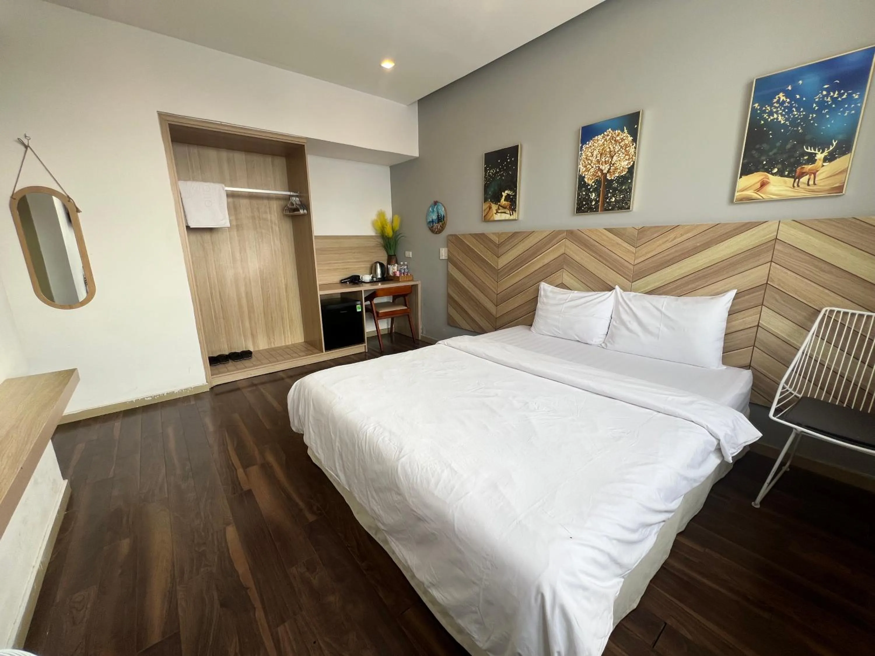 Photo of the whole room, Bed in Vindy House