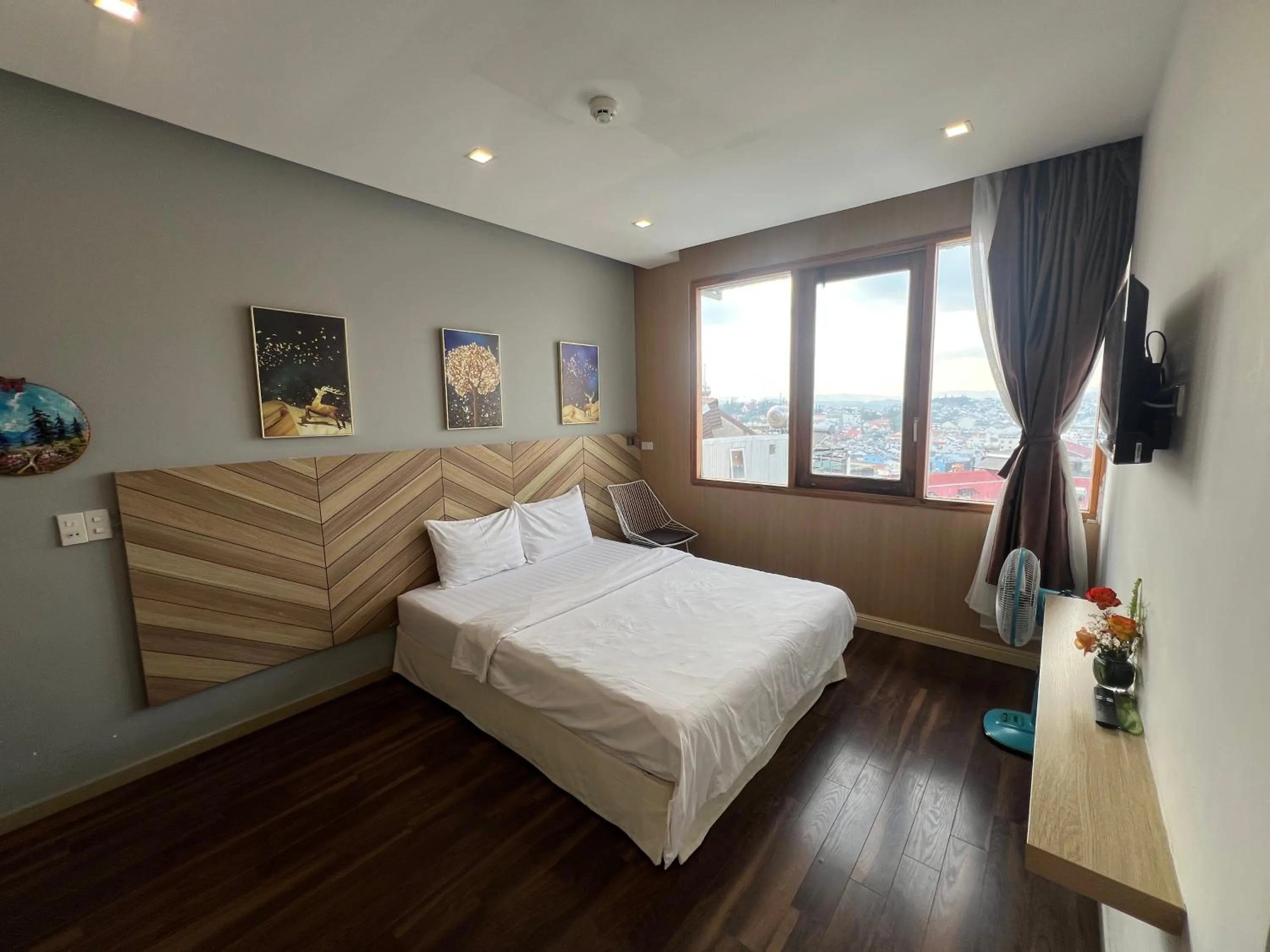 Photo of the whole room, Bed in Vindy House
