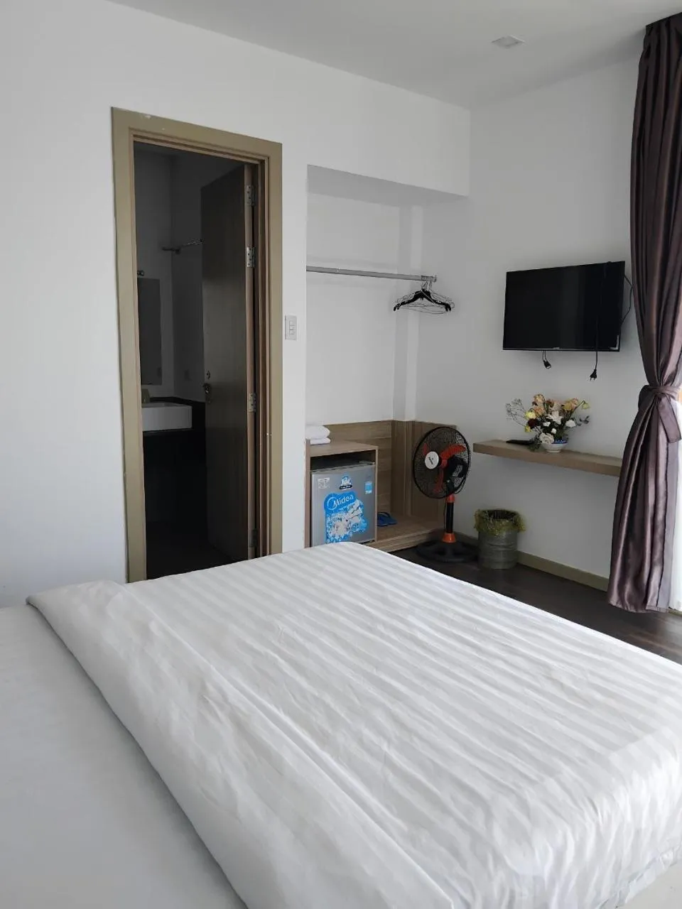 Photo of the whole room, Bed in Vindy House