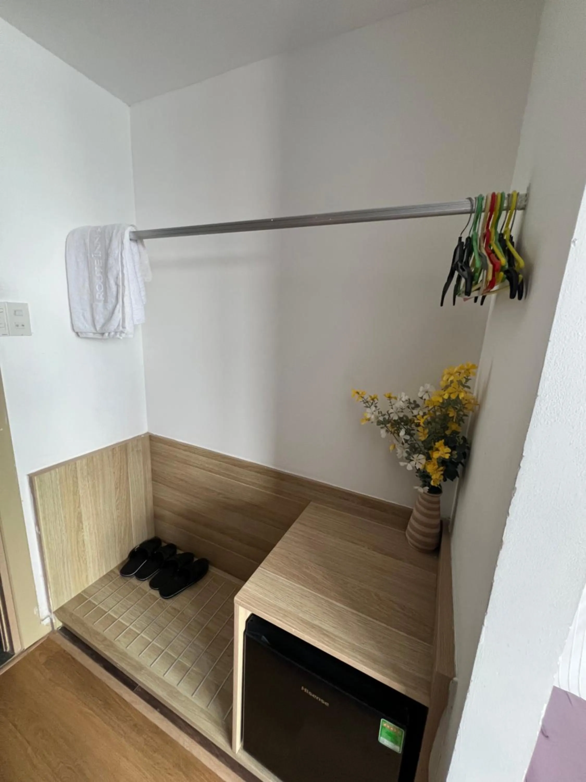 wardrobe, Bed in Vindy House