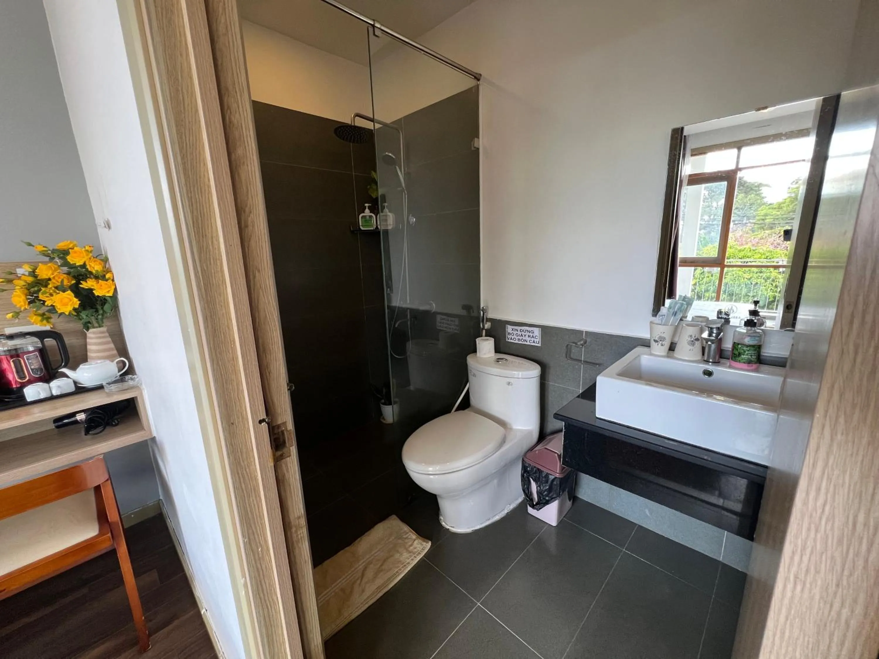 Toilet in Vindy House
