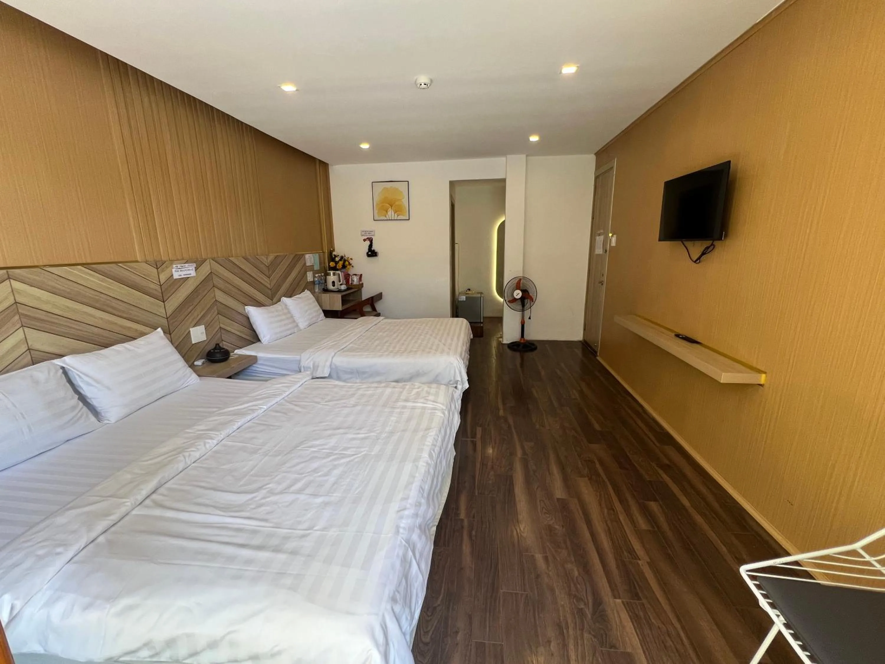 Photo of the whole room, Bed in Vindy House