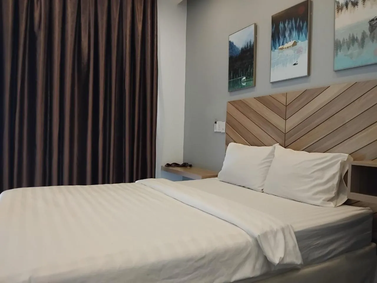 Photo of the whole room, Bed in Vindy House
