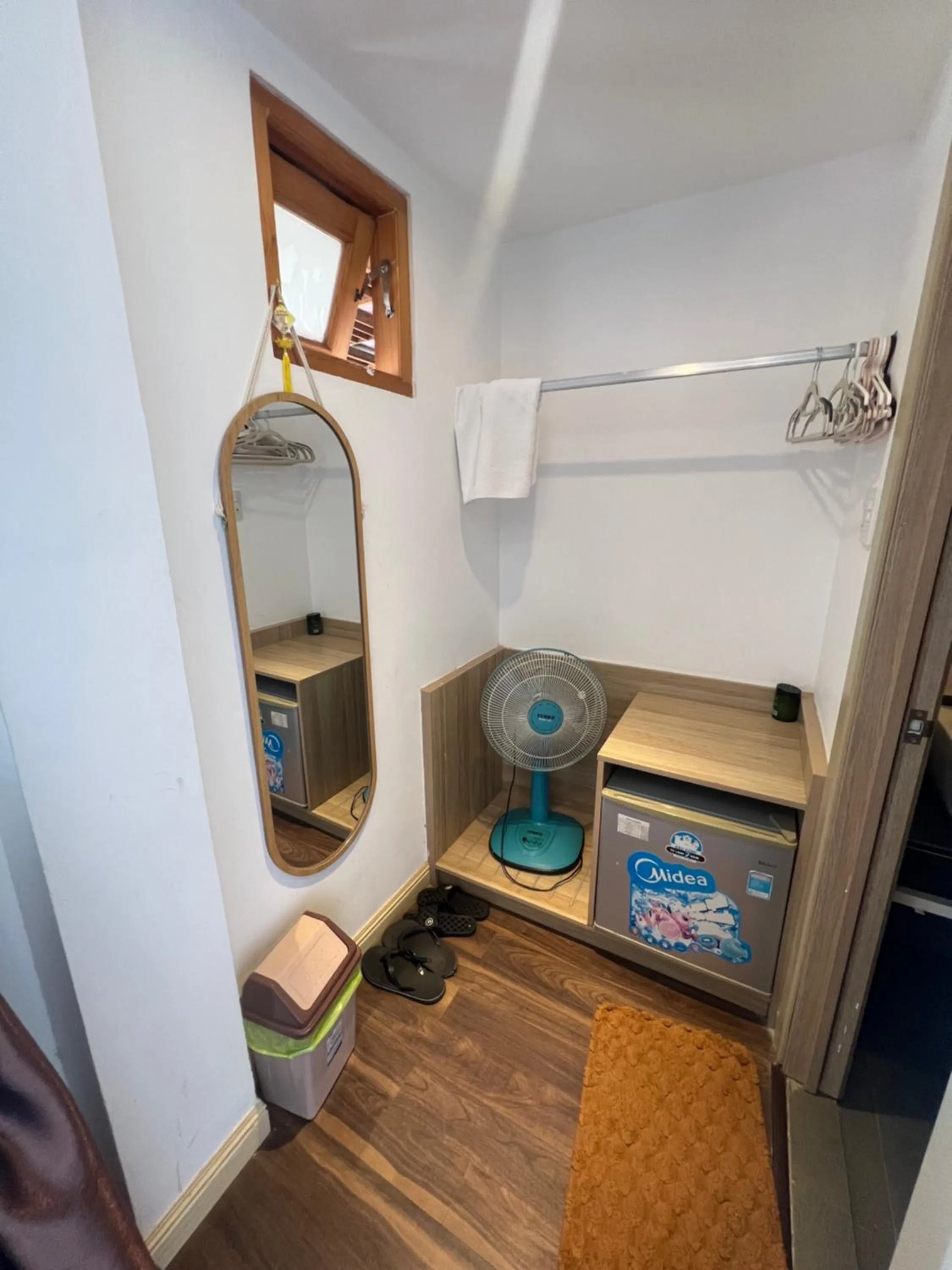 wardrobe in Vindy House