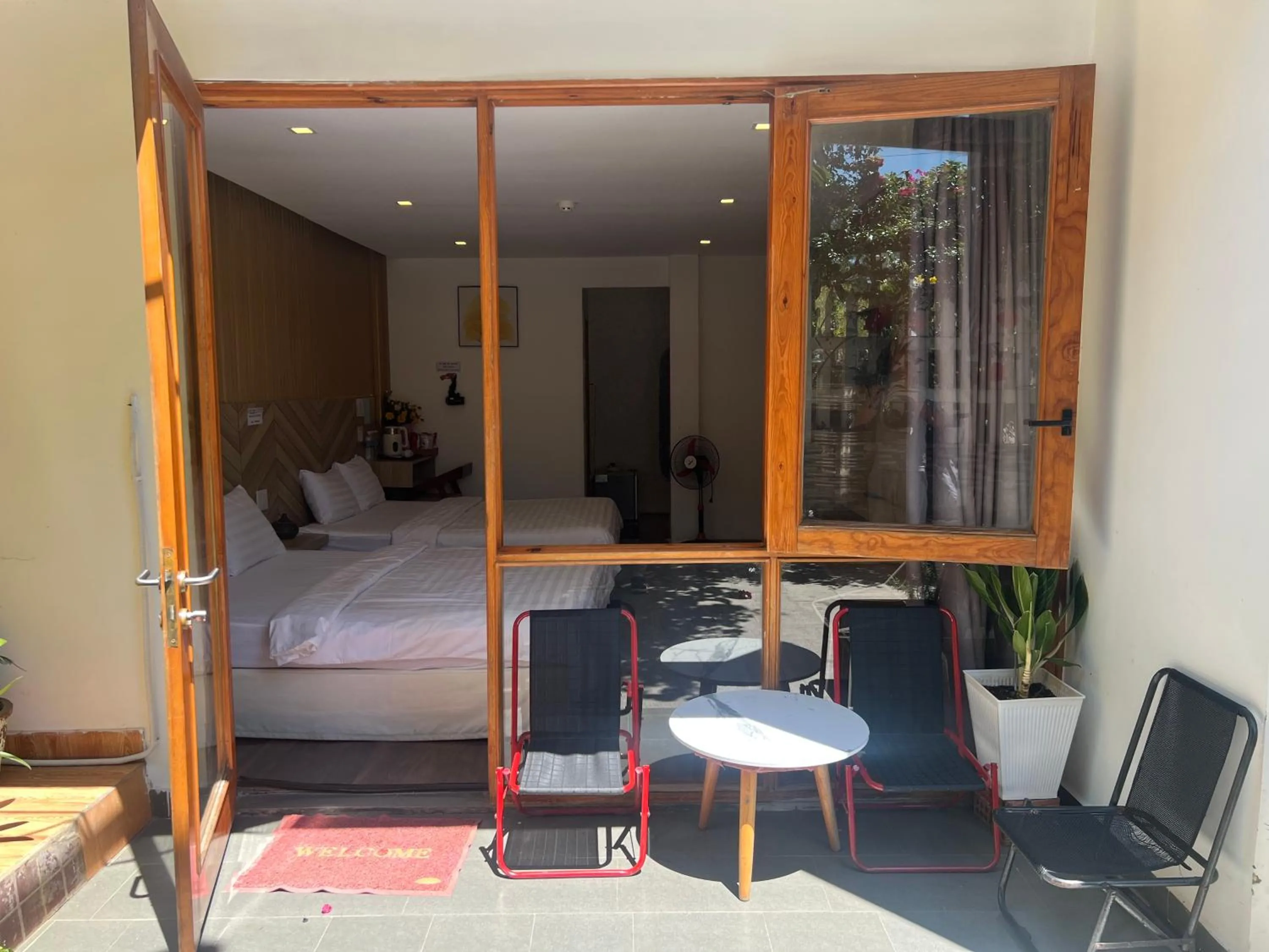 Patio, Bed in Vindy House
