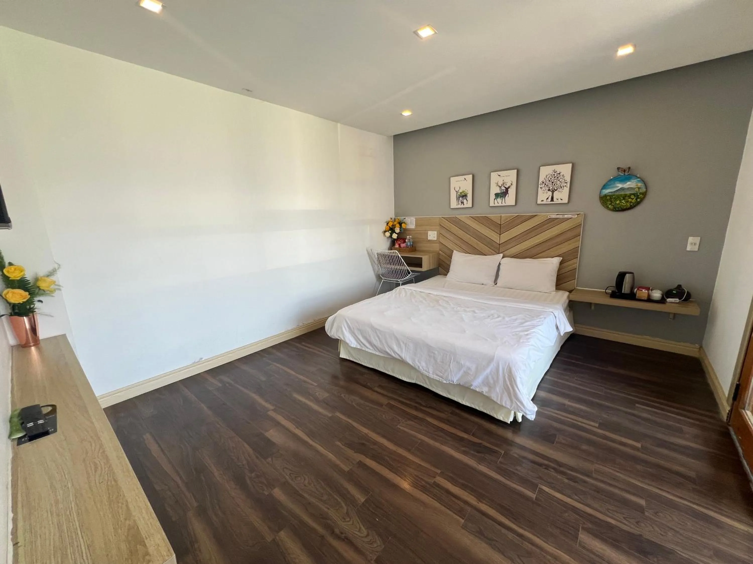 Photo of the whole room, Bed in Vindy House