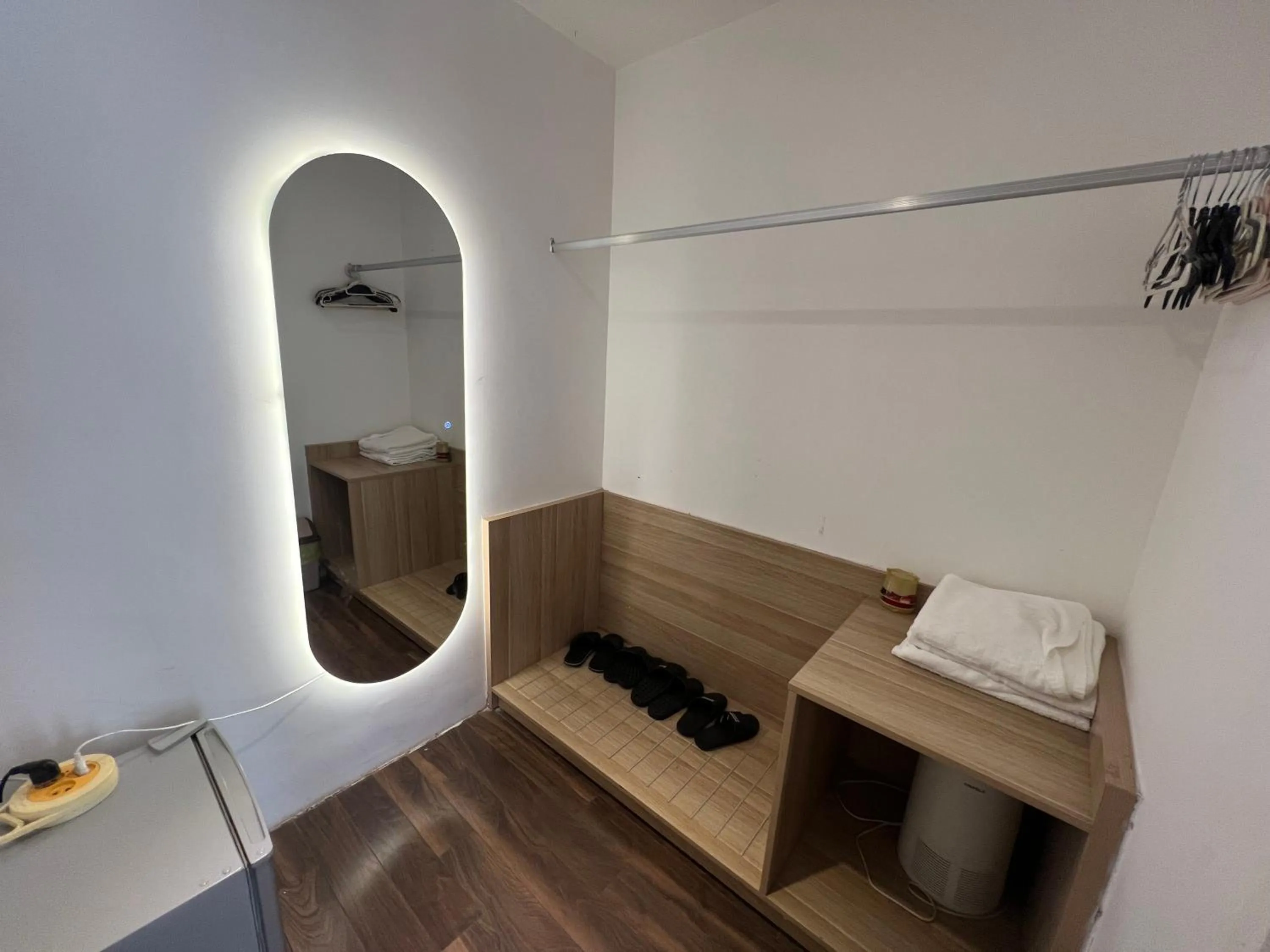 wardrobe in Vindy House