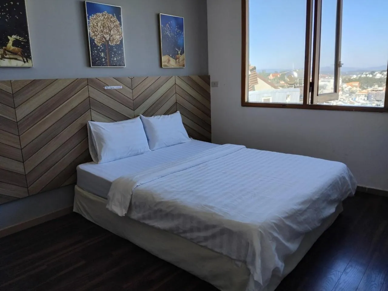 Photo of the whole room, Bed in Vindy House