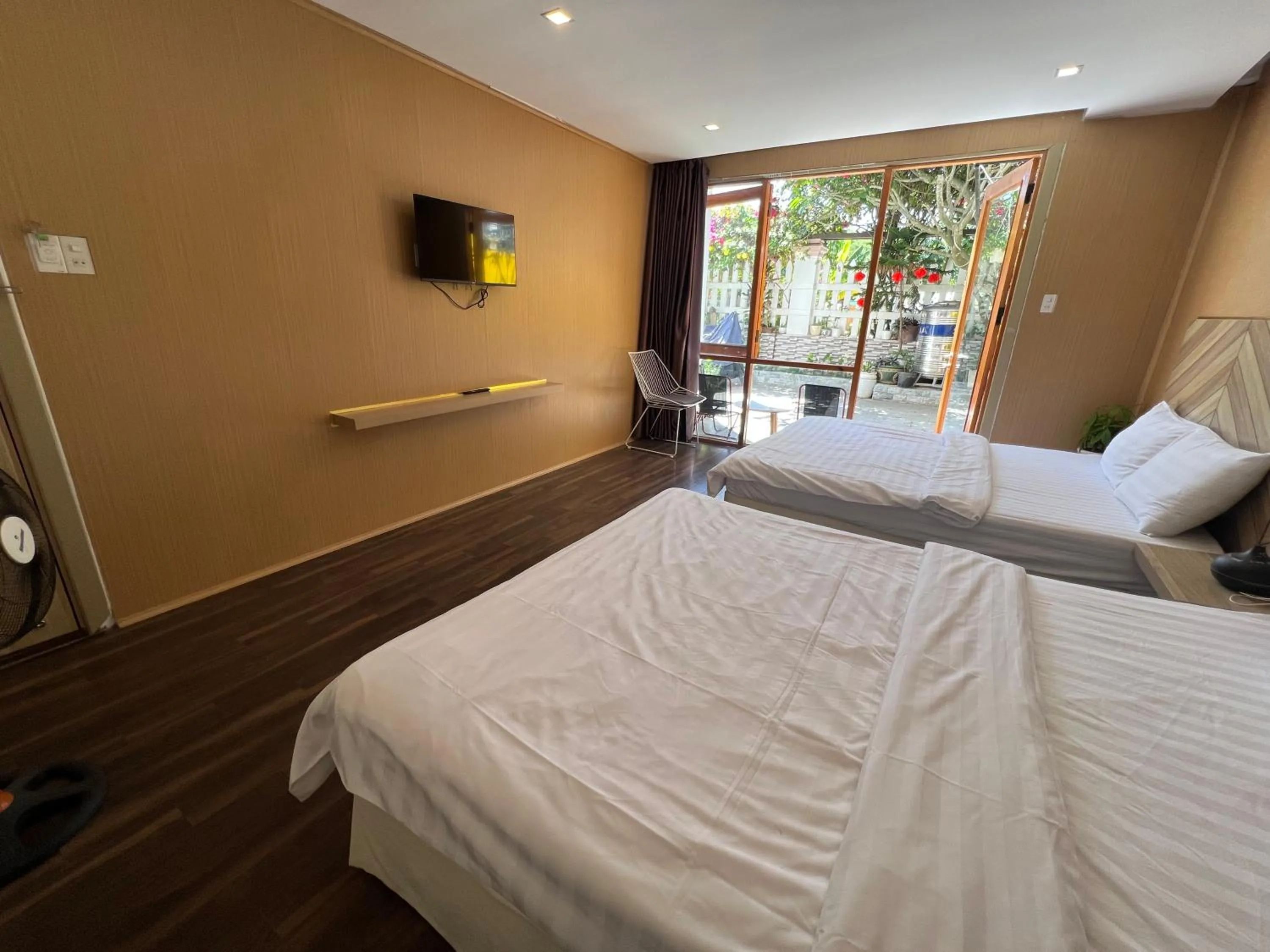 Photo of the whole room, Bed in Vindy House
