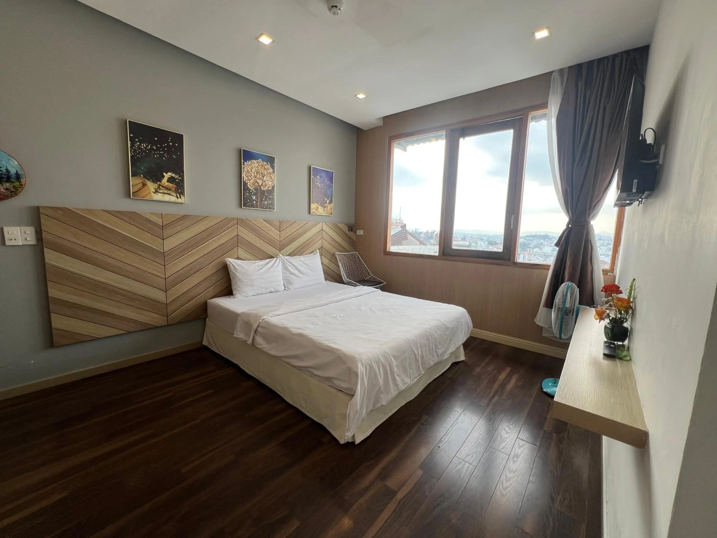 Photo of the whole room, Bed in Vindy House