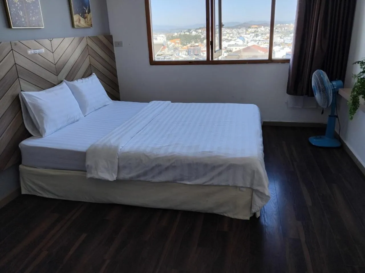 Photo of the whole room, Bed in Vindy House