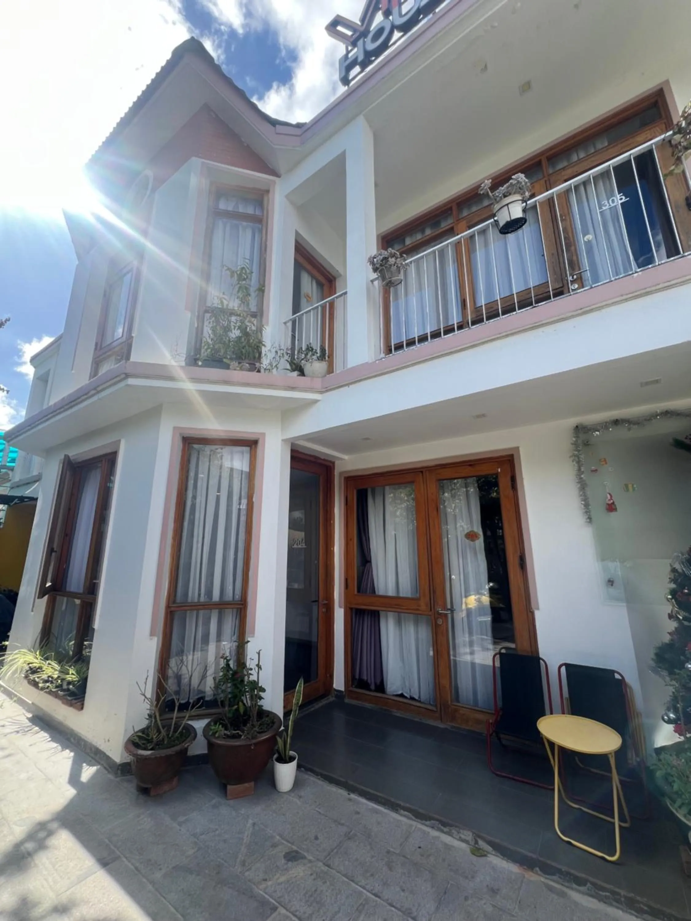 Property building in Vindy House