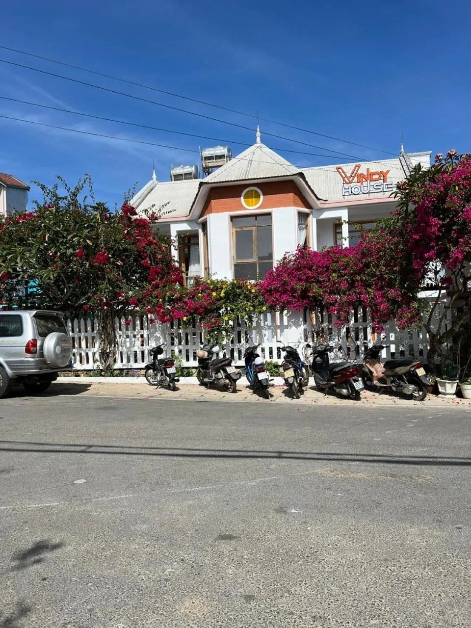 Property building in Vindy House