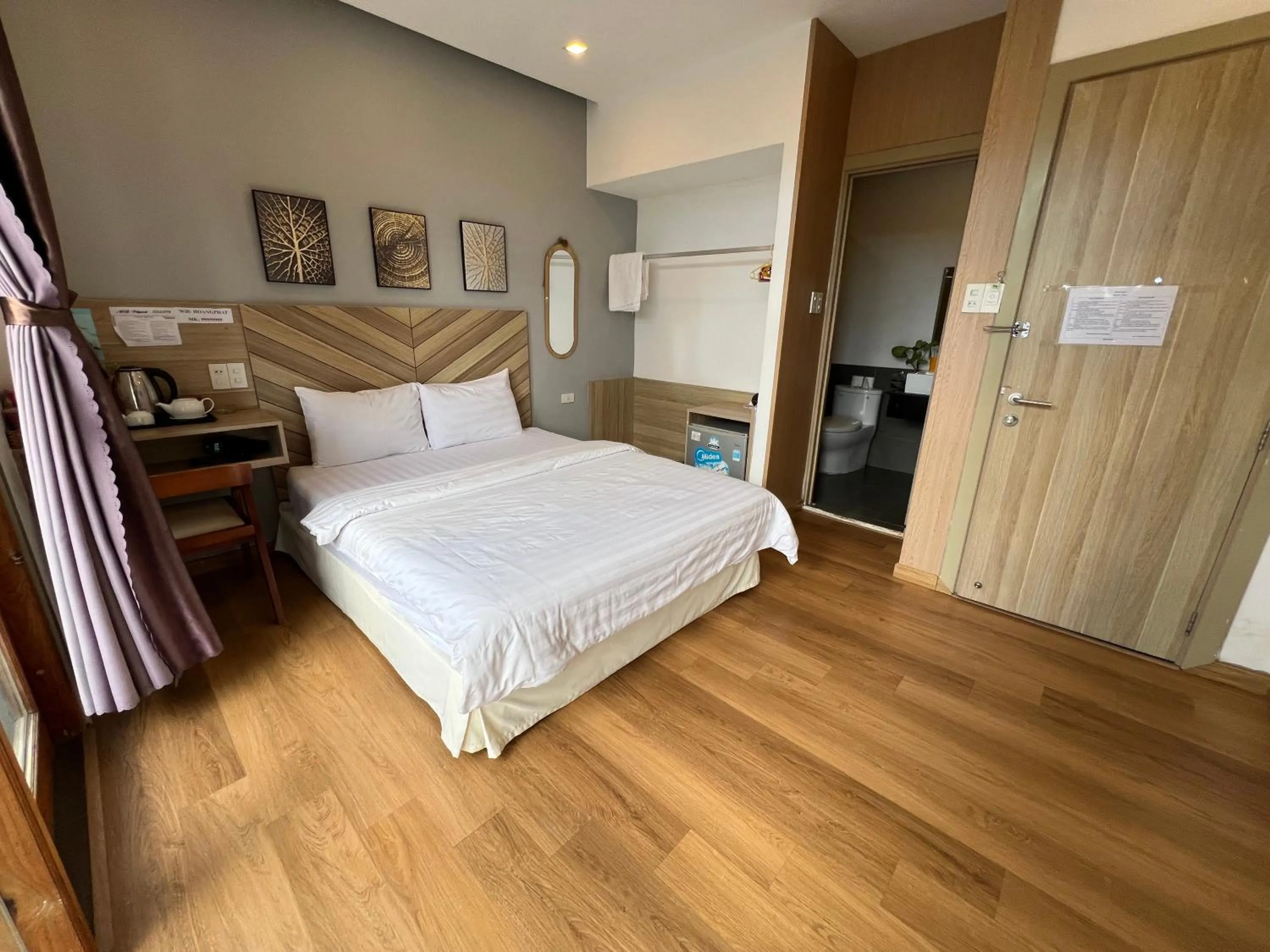 Photo of the whole room, Bed in Vindy House