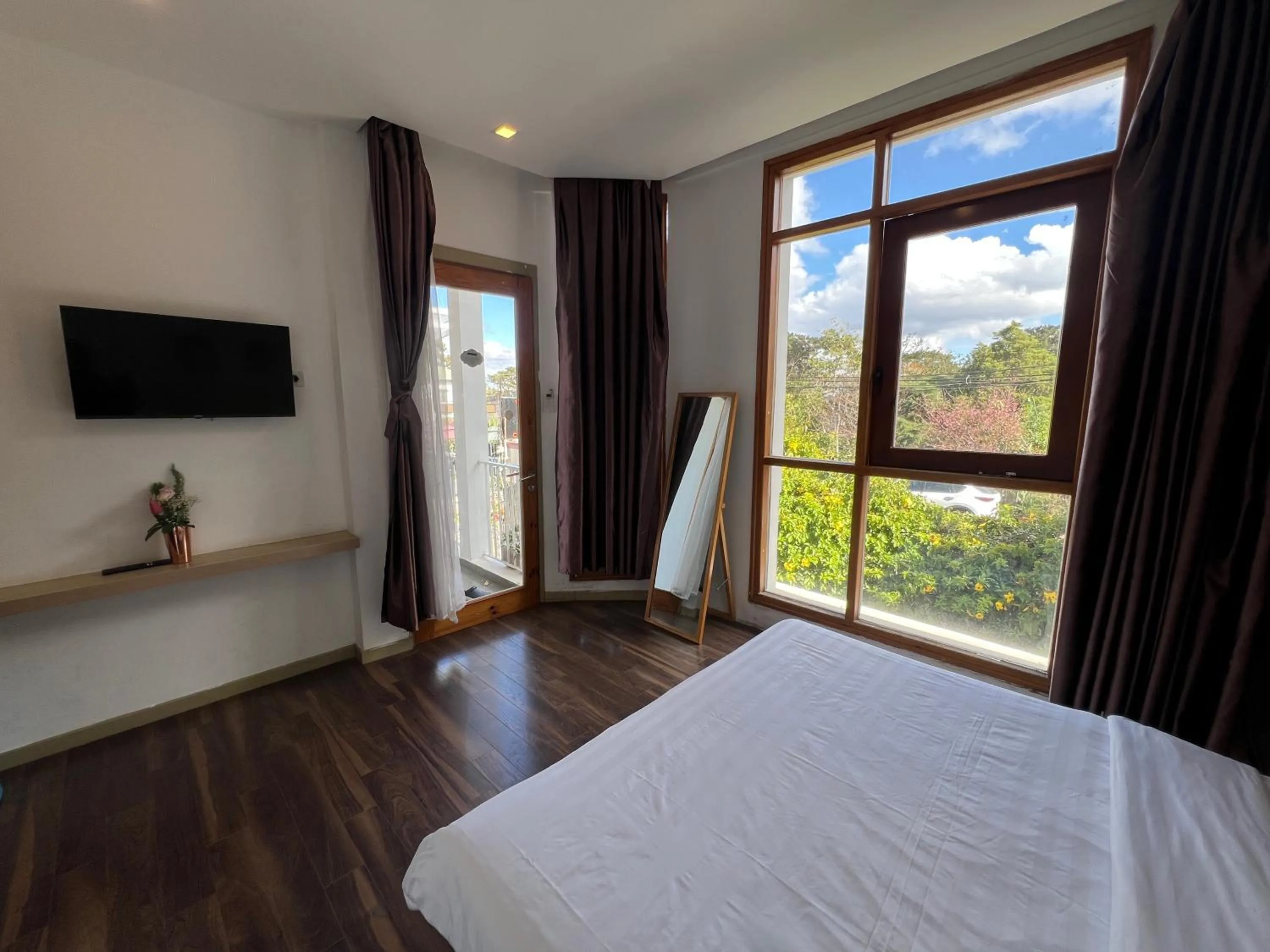 Photo of the whole room, Bed in Vindy House