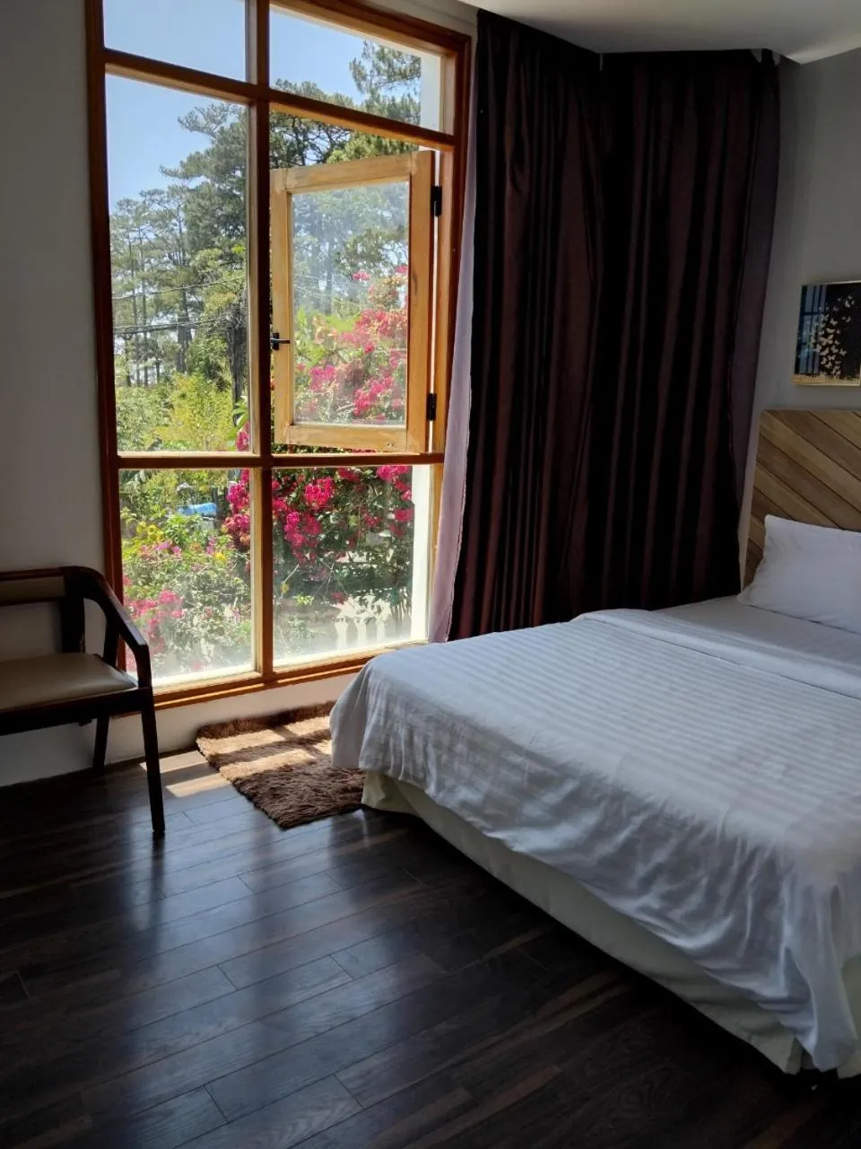 Photo of the whole room, Bed in Vindy House